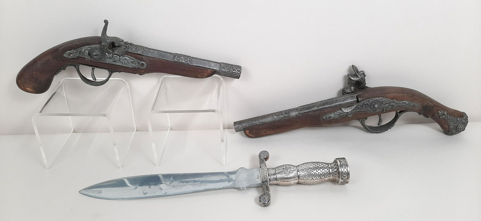 2 Replica Guns and Knife (1 of 5)
