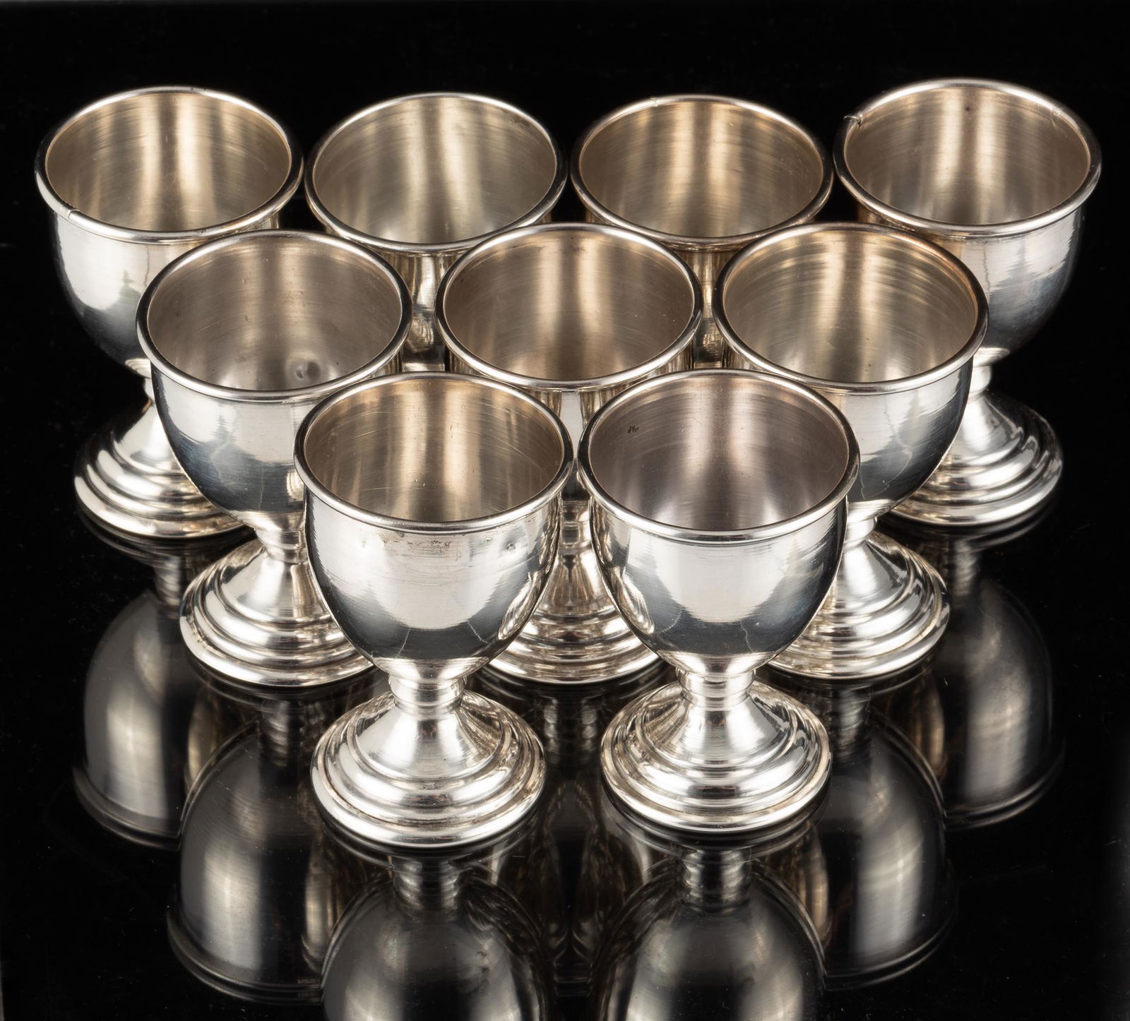 8 900 Silver Egg Cups (1 of 3)