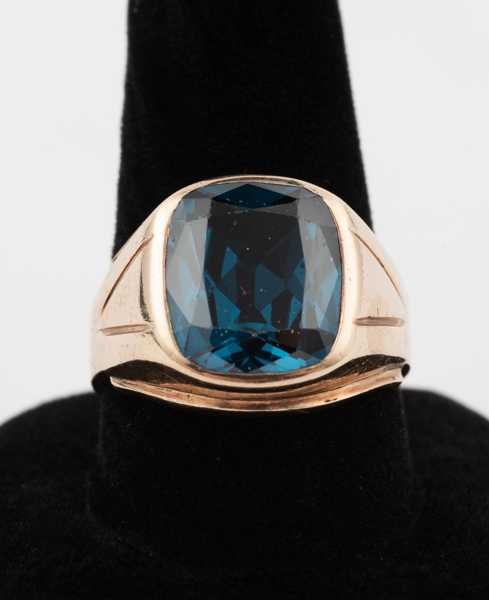 Man's 10K and Spinel Ring (1 of 3)