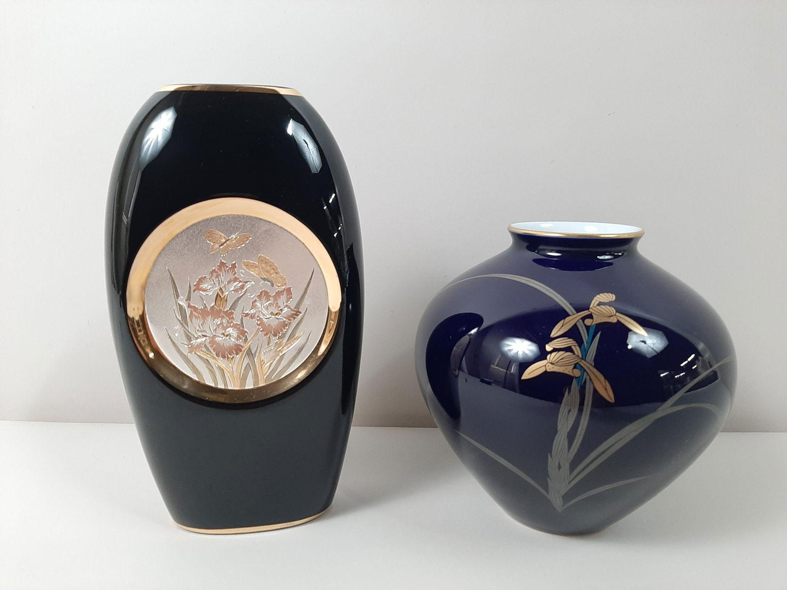 2 Asian Ceramic Vases (1 of 6)