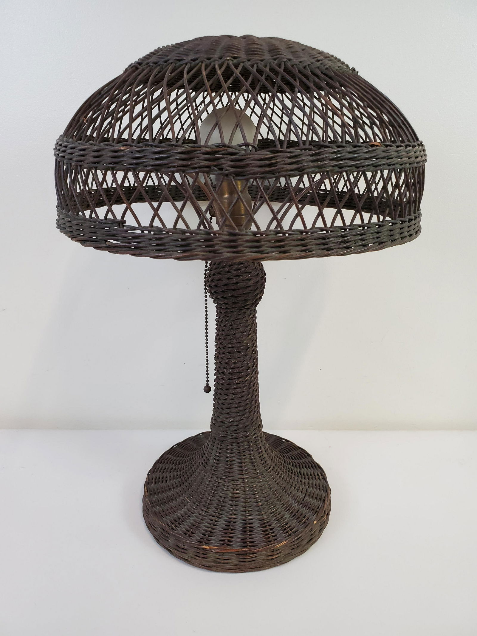 Haywood Wakefield Wicker Table Lamp (1 of 3)