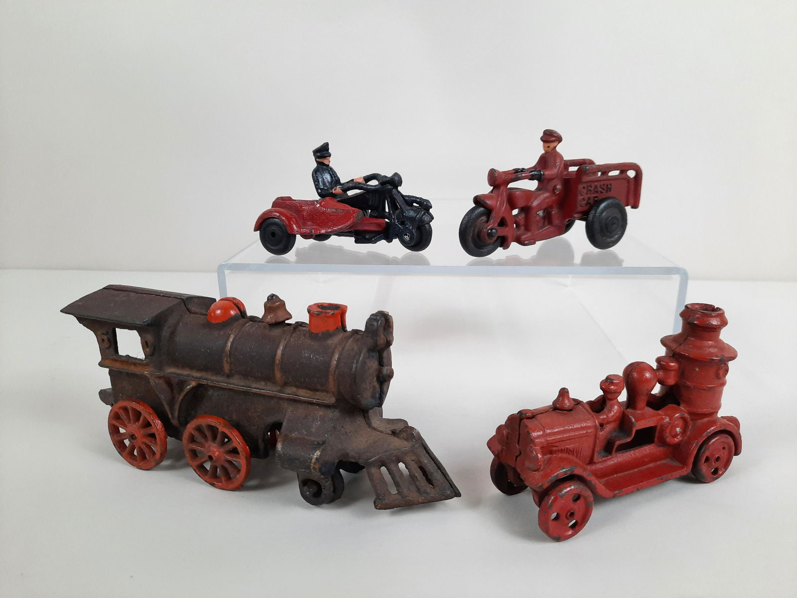 4 Cast Iron Toys incl Crash Car (1 of 9)