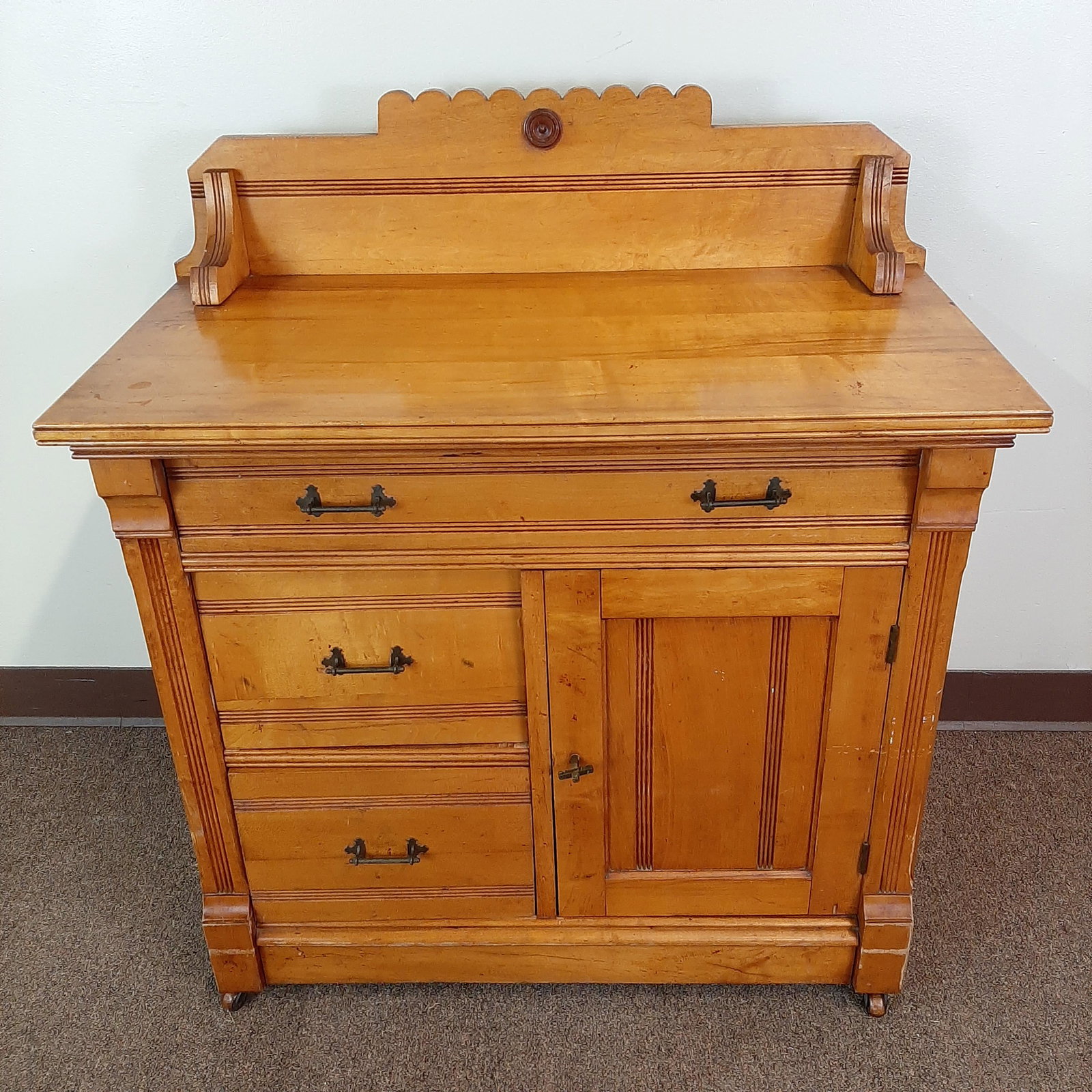 Wash Stand: 31" wide X 16" deep Z 35" high. IMPORTANT: Before bidding, please read the terms and conditions. When you registered for the auction you agreed to these terms and will be required to comply with them.
