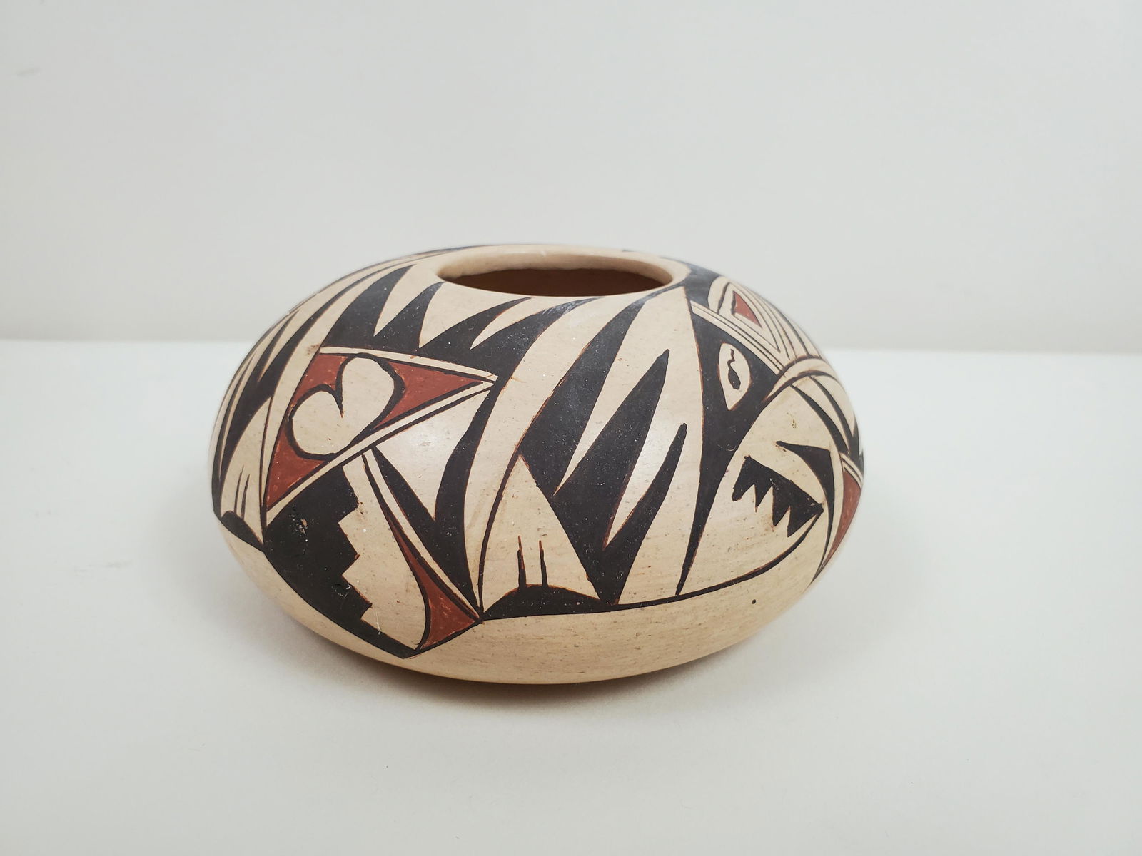 "Dell R. Walpi" Hopi Jar (1 of 4)