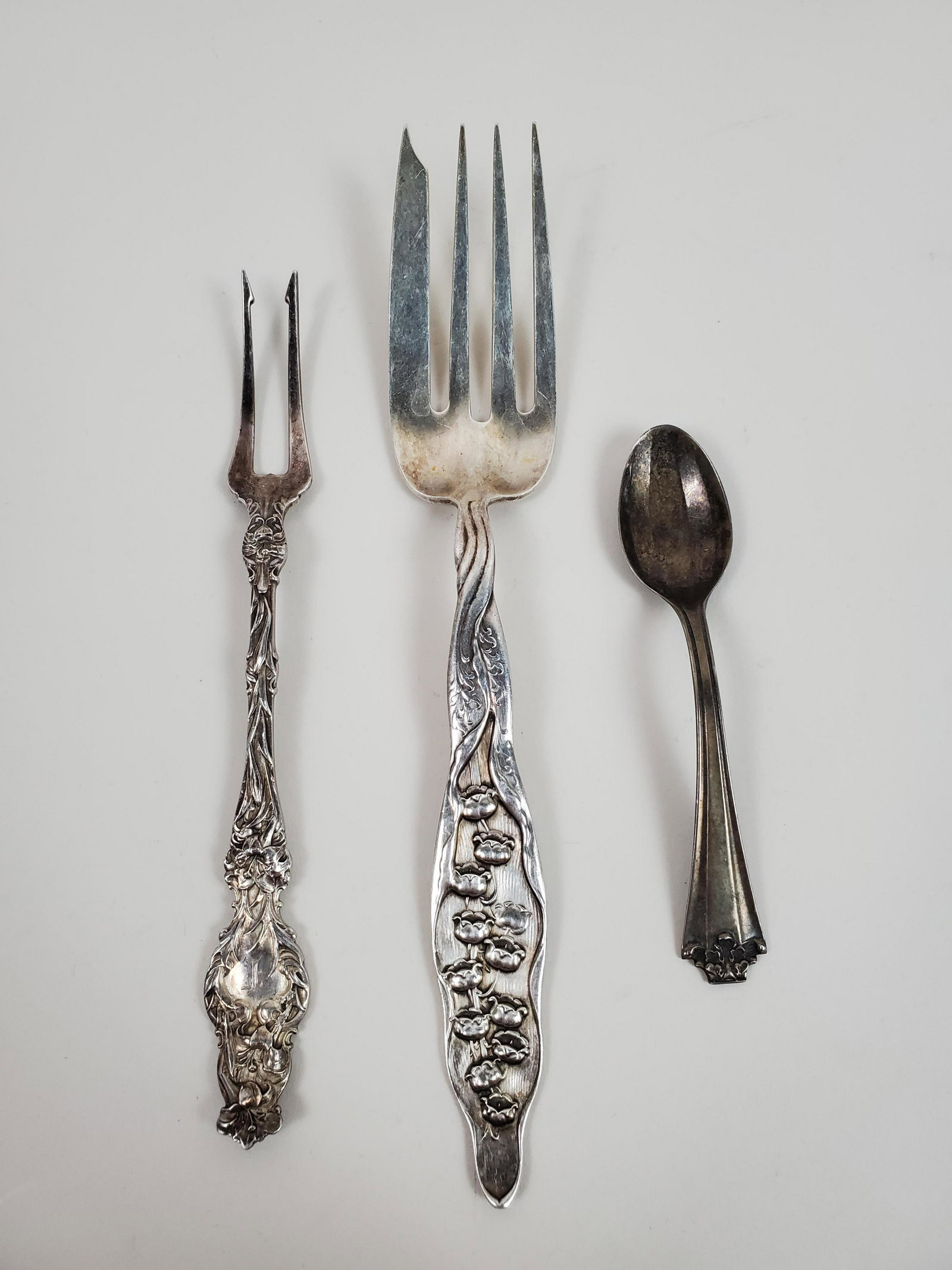 3 Sterling Utensils: 2.62 ozt. IMPORTANT: Before bidding, please read the terms and conditions. When you registered for the auction you agreed to these terms and will be required to comply with them.