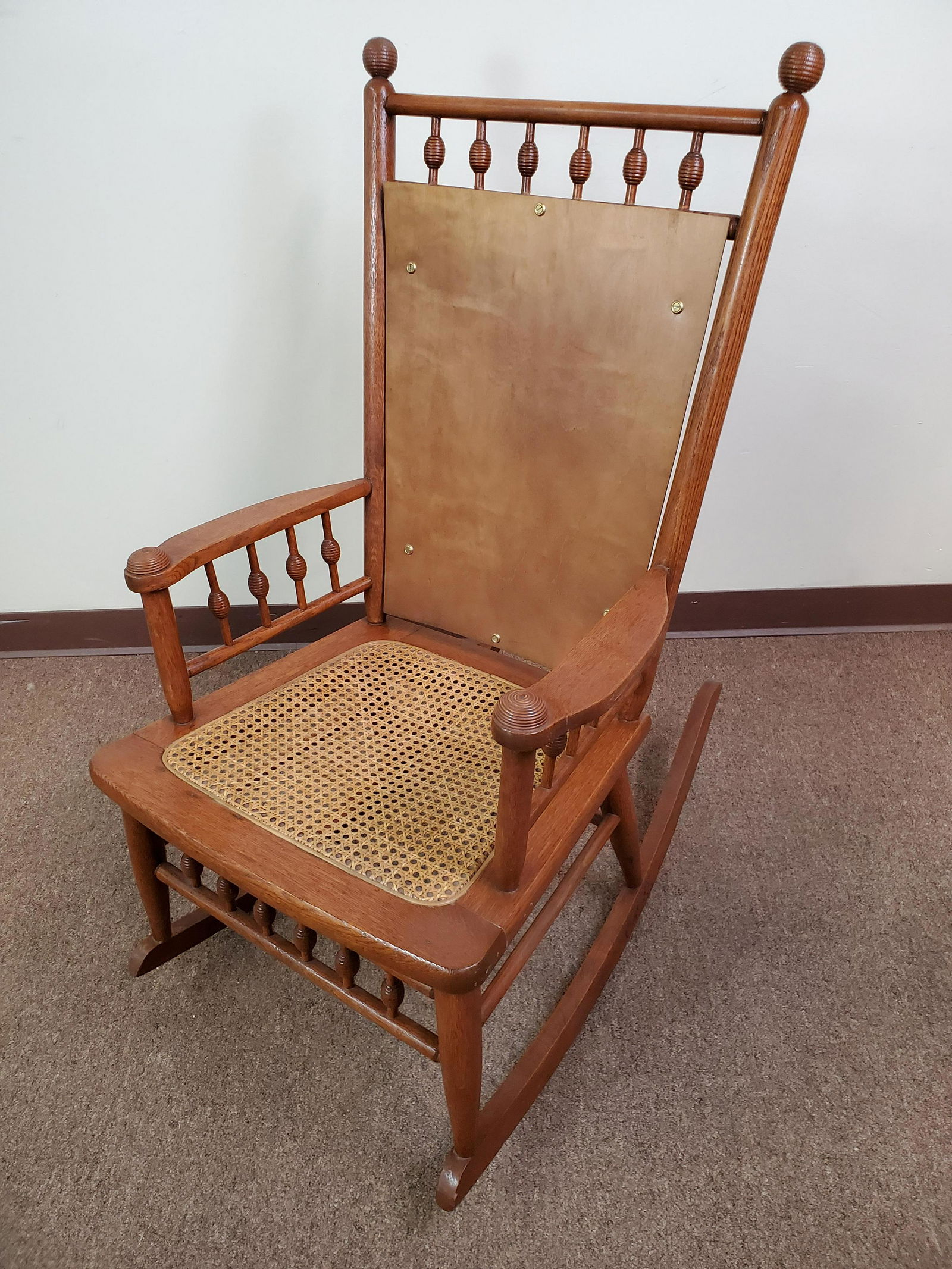 Cain Seated Rocker (1 of 4)