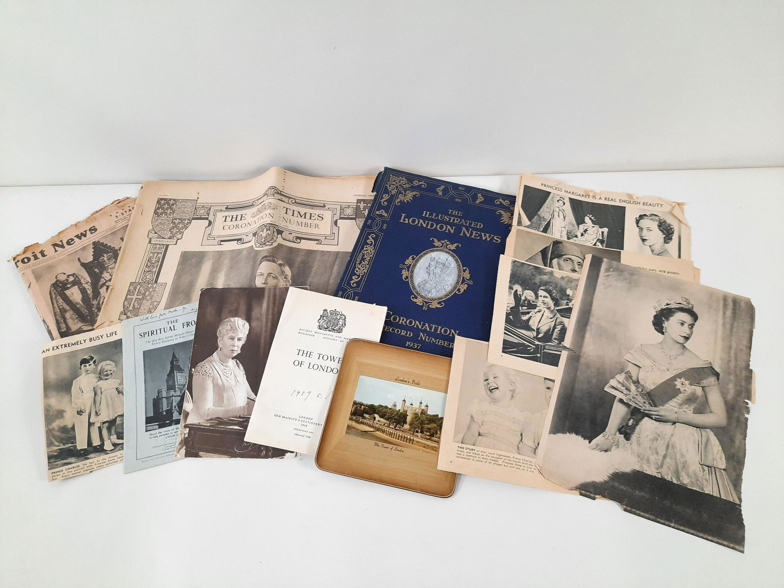 13 Pcs Royal Ephem. incl Illustrated London News (1 of 12)