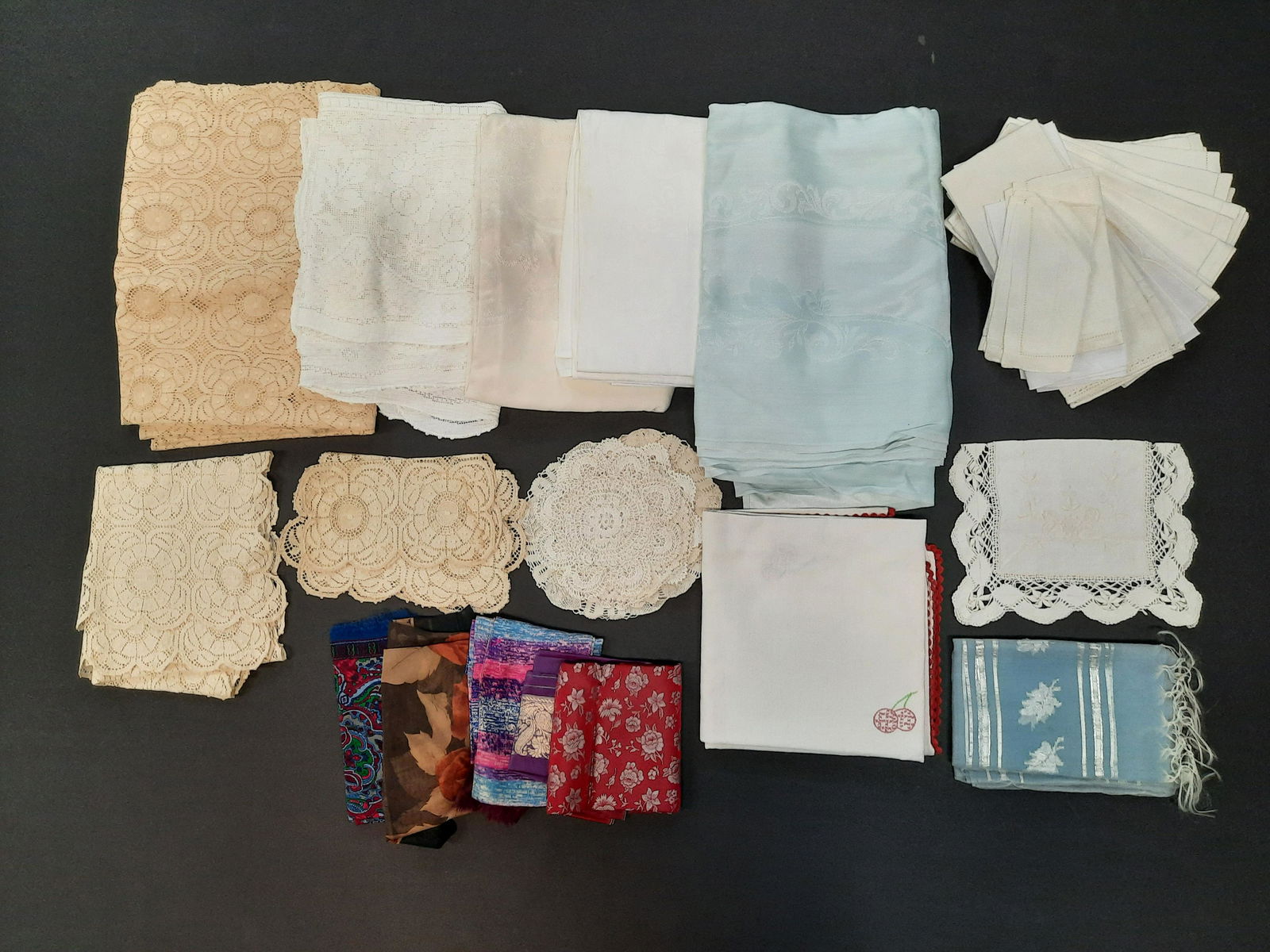 49 Table Linens and Scarves (1 of 7)