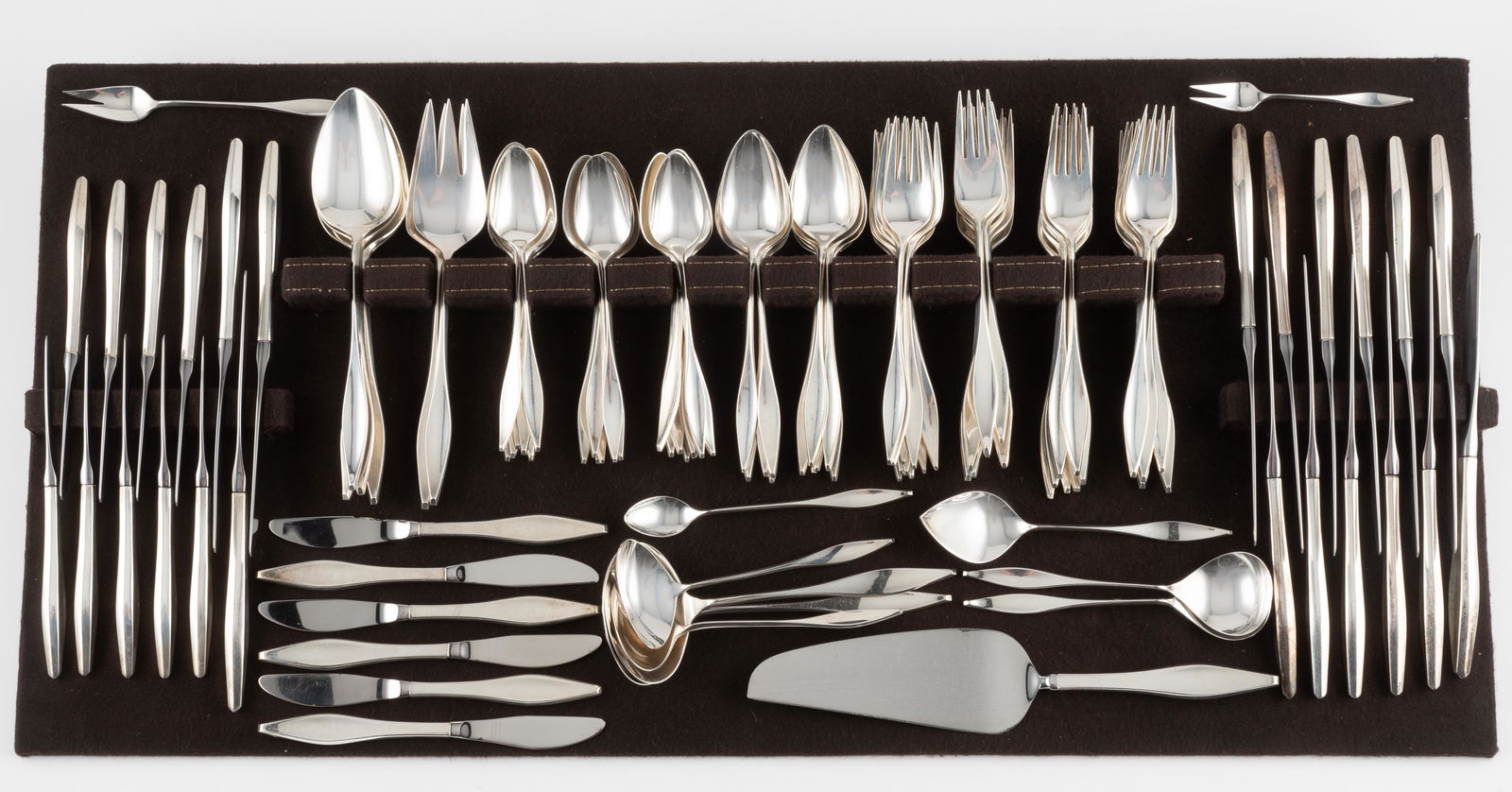 90 Pcs Reed and Barton Lark Sterling Flatware (1 of 13)
