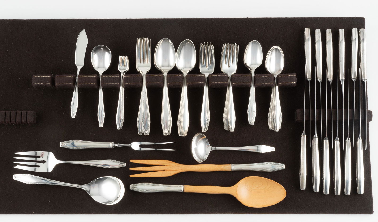 71 Pcs State House Formality Sterling Flatware (1 of 16)