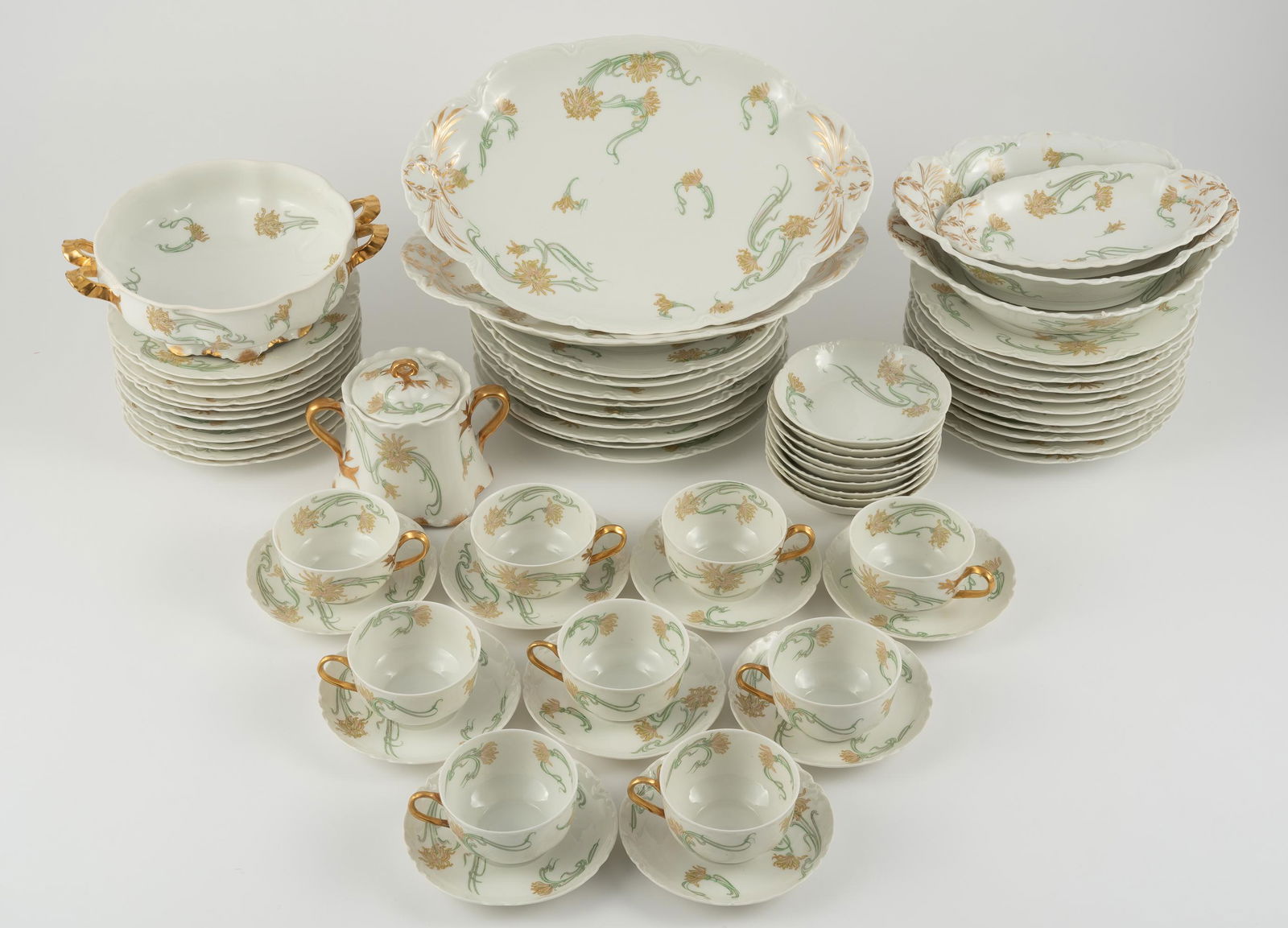 64 Pcs Haviland & Co. Limoges Service (1 of 10)