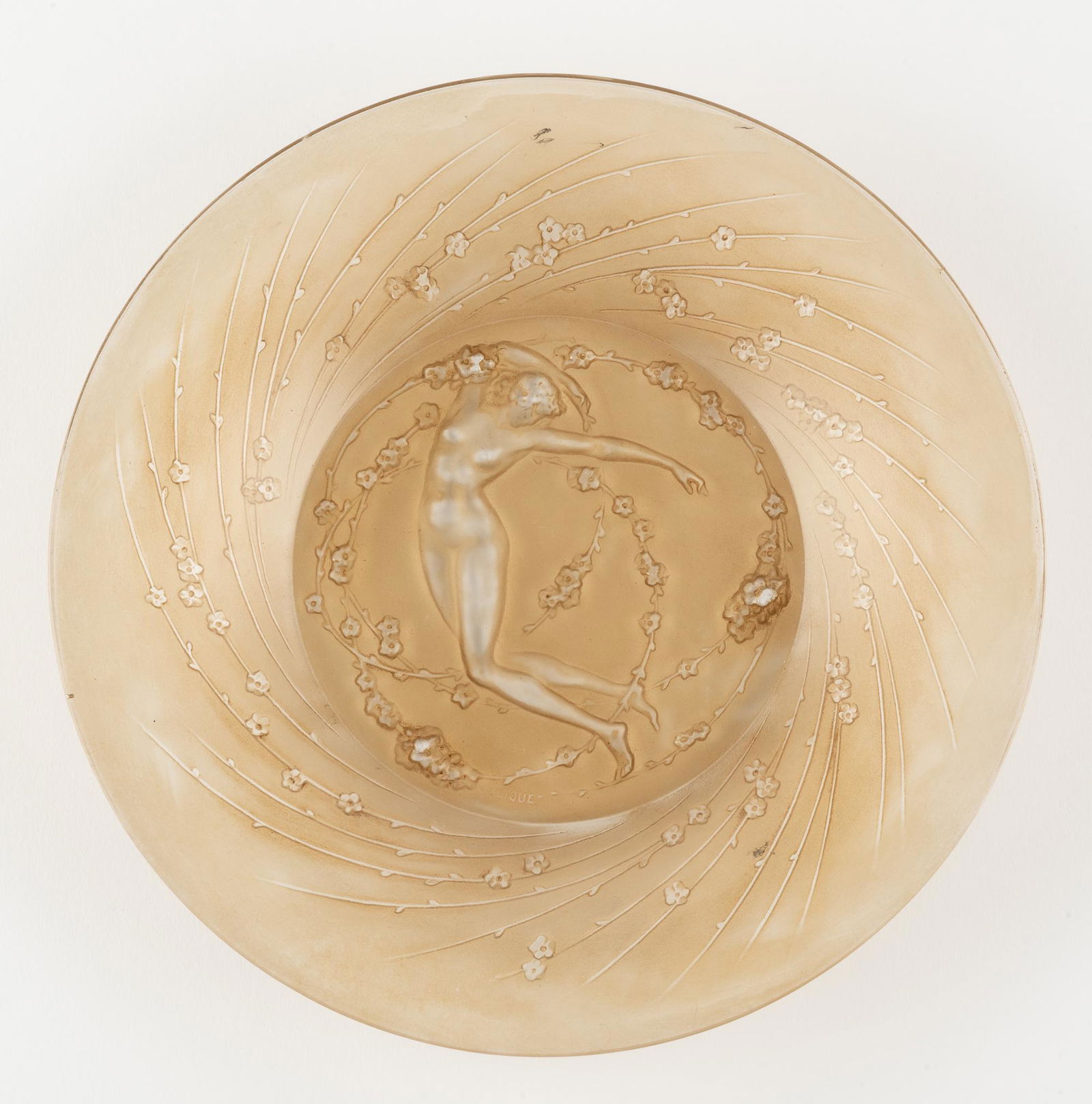 Rene Lalique Une Figurinne Et Fleurs Plate (1 of 4)
