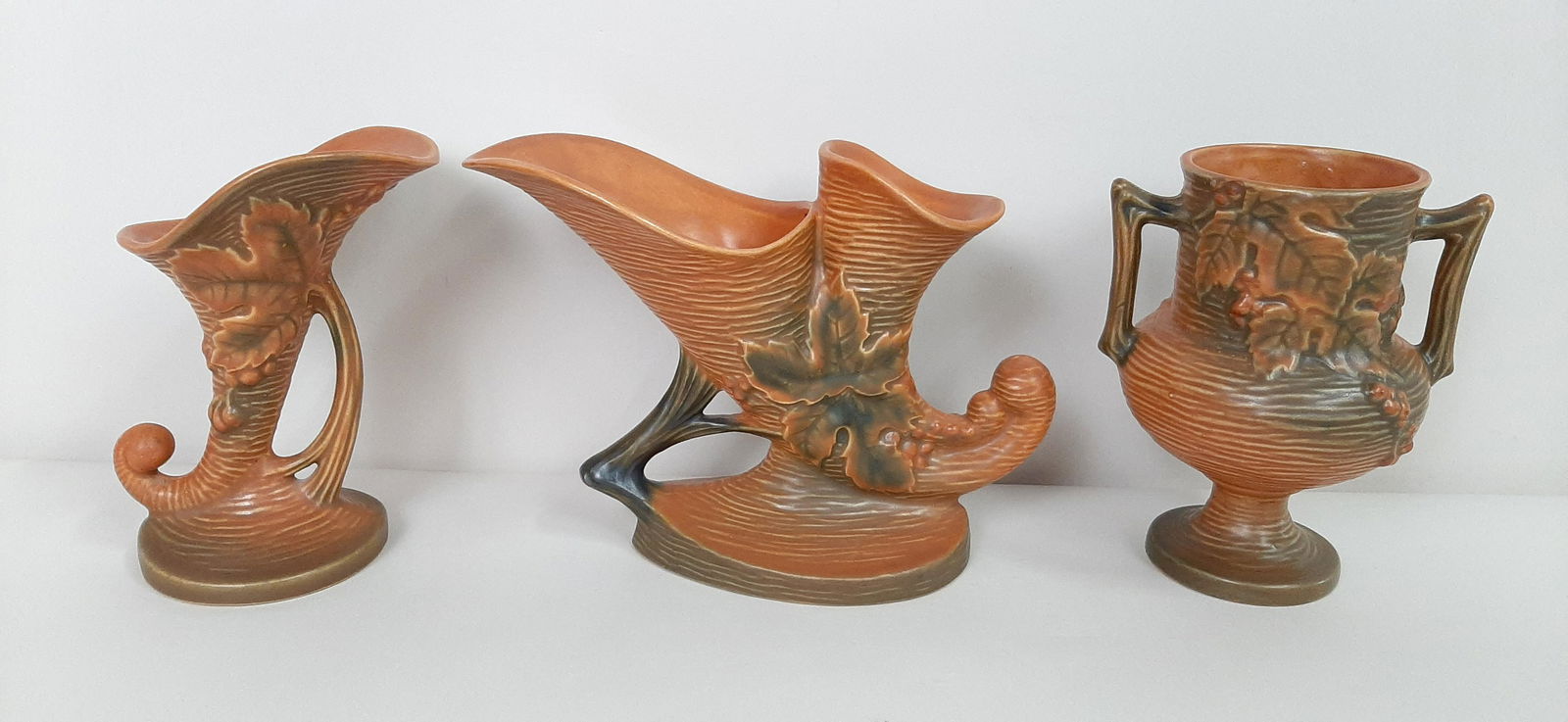 3 Pcs Roseville Bushberry Pottery (1 of 8)