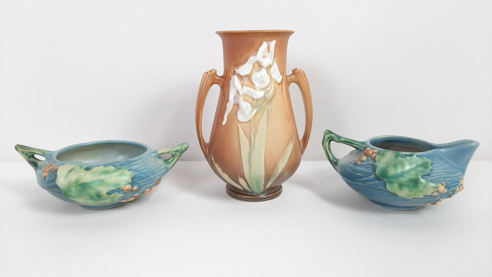 3 Pcs Roseville incl. Iris and Bushberry (1 of 7)