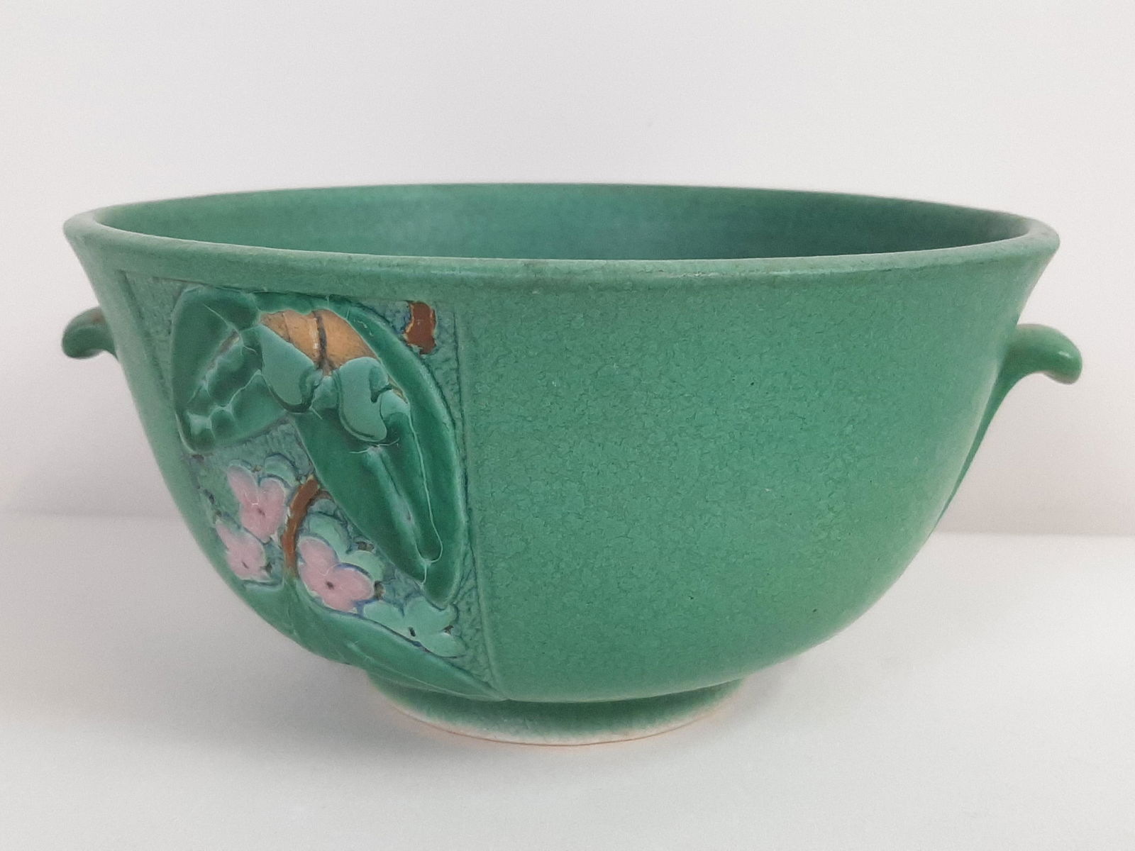 8" Weller Pottery Bowl (1 of 4)
