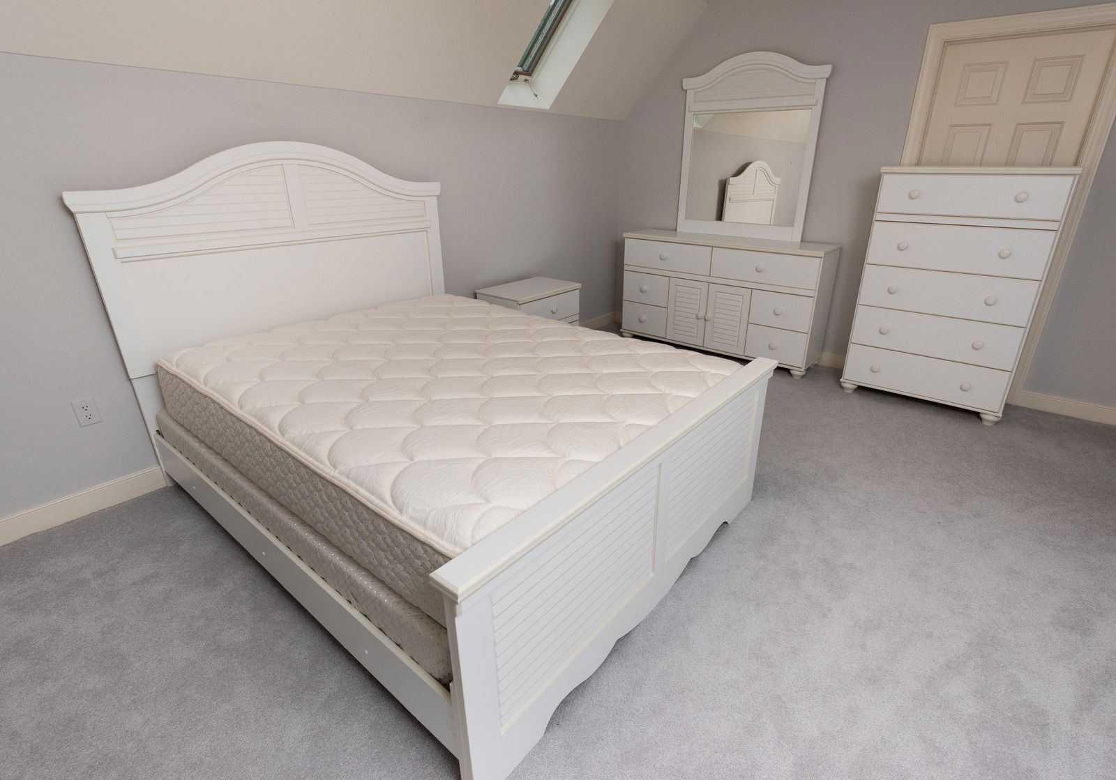 4 Pc Ashley Furniture Oceanside Retreat BR Suite (1 of 10)