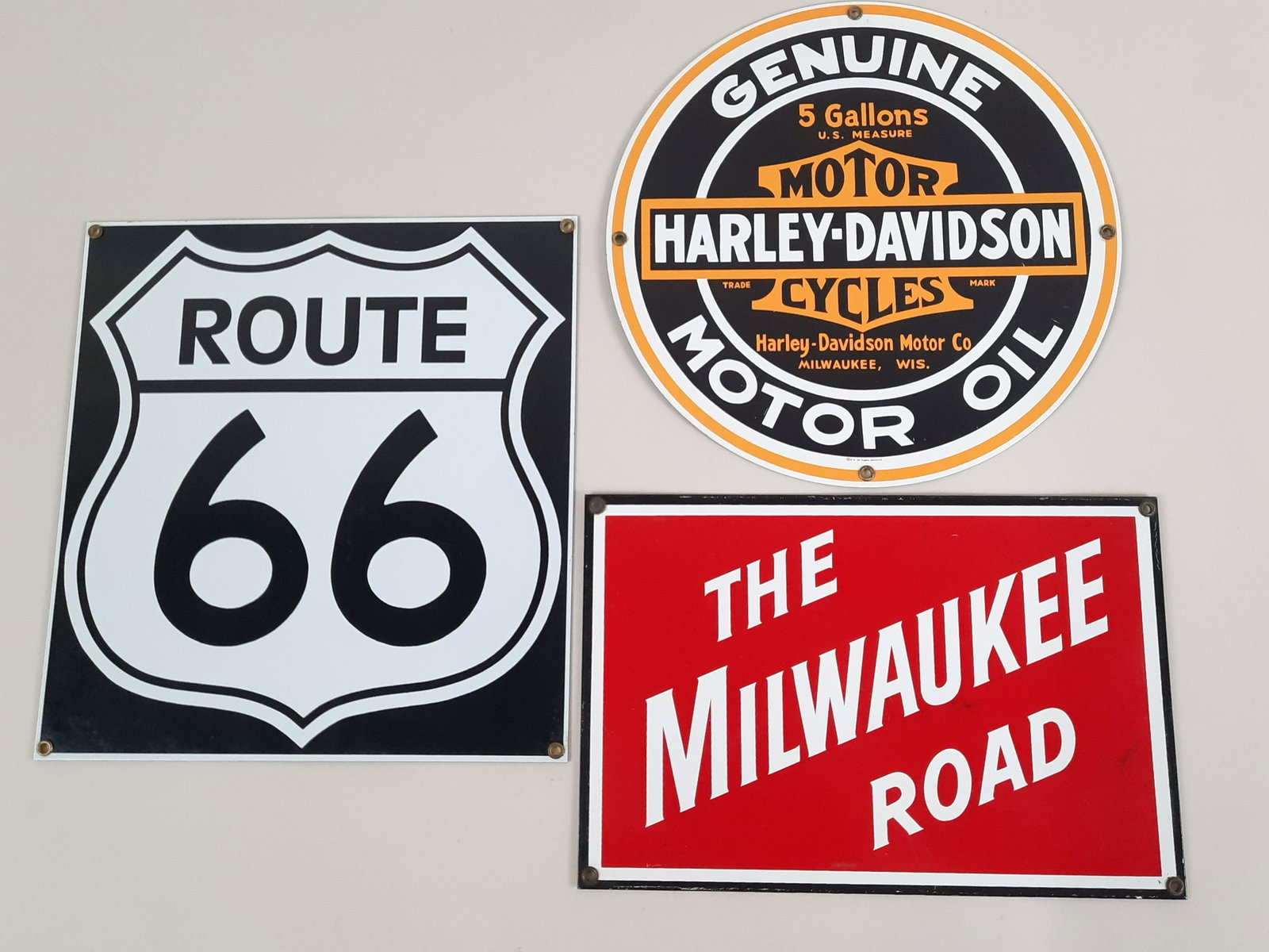 3 Automotive Signs incl Harley Davidson: Ande Rooney Reproductions. Also includes Route 66 and The Milwaukee Road. 8" to 12" high x 11" to 12" wide. Minor scratches and discoloration. IMPORTANT: Before bidding, please read the terms and cond