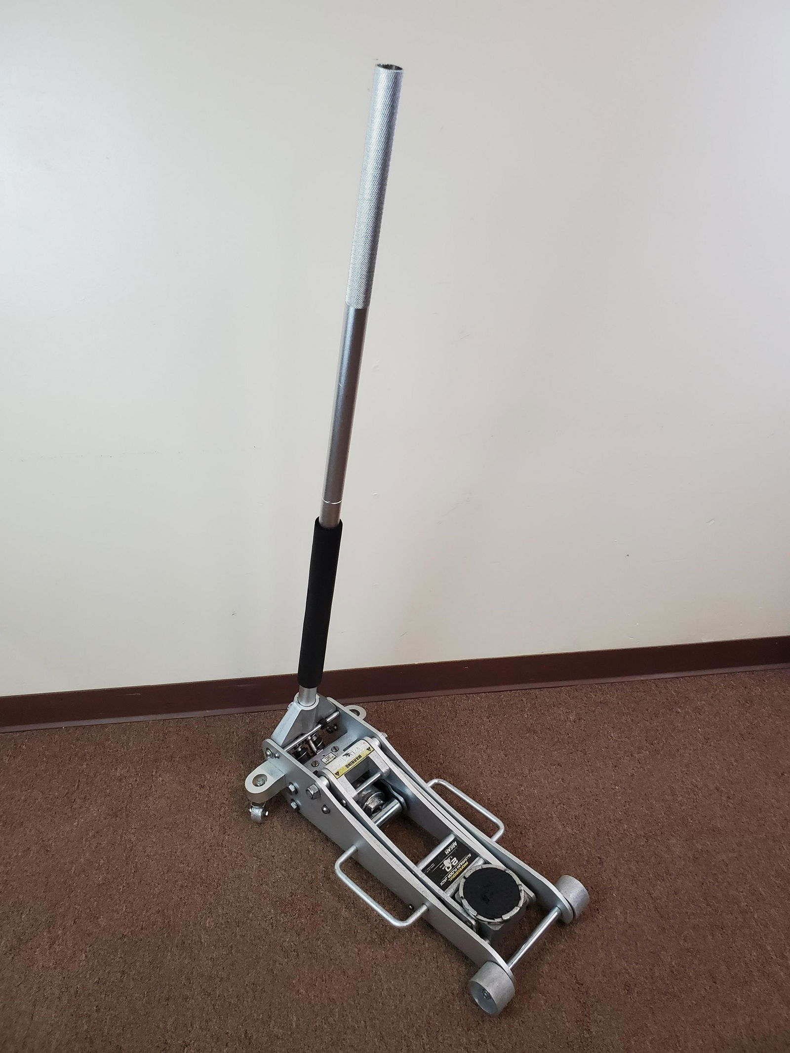 Arcan 2. 0 Ton Professional Aluminum Floor Jack (1 of 3)