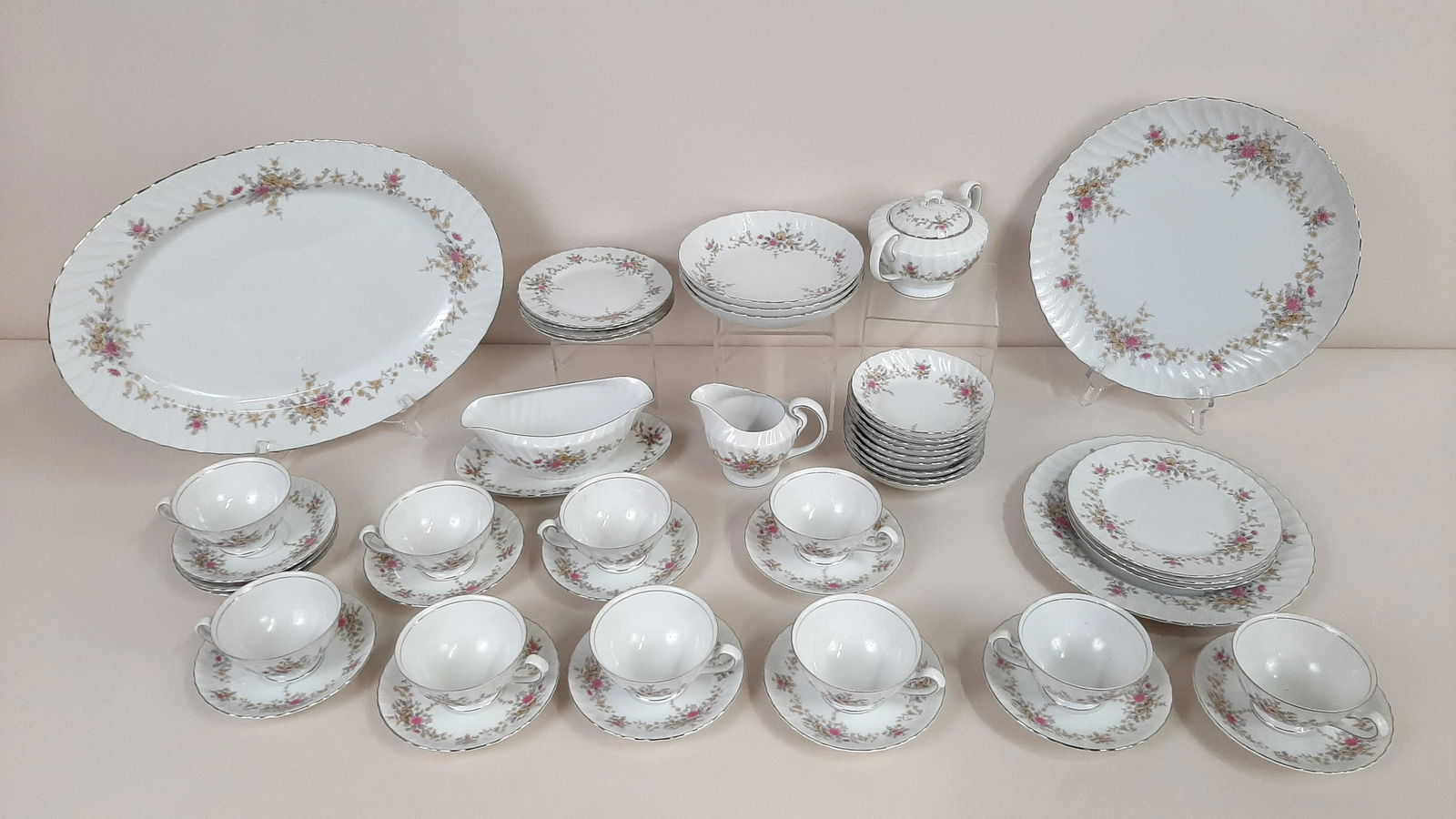 47 Pcs Mikasa "Carnations" Dinnerware (1 of 3)