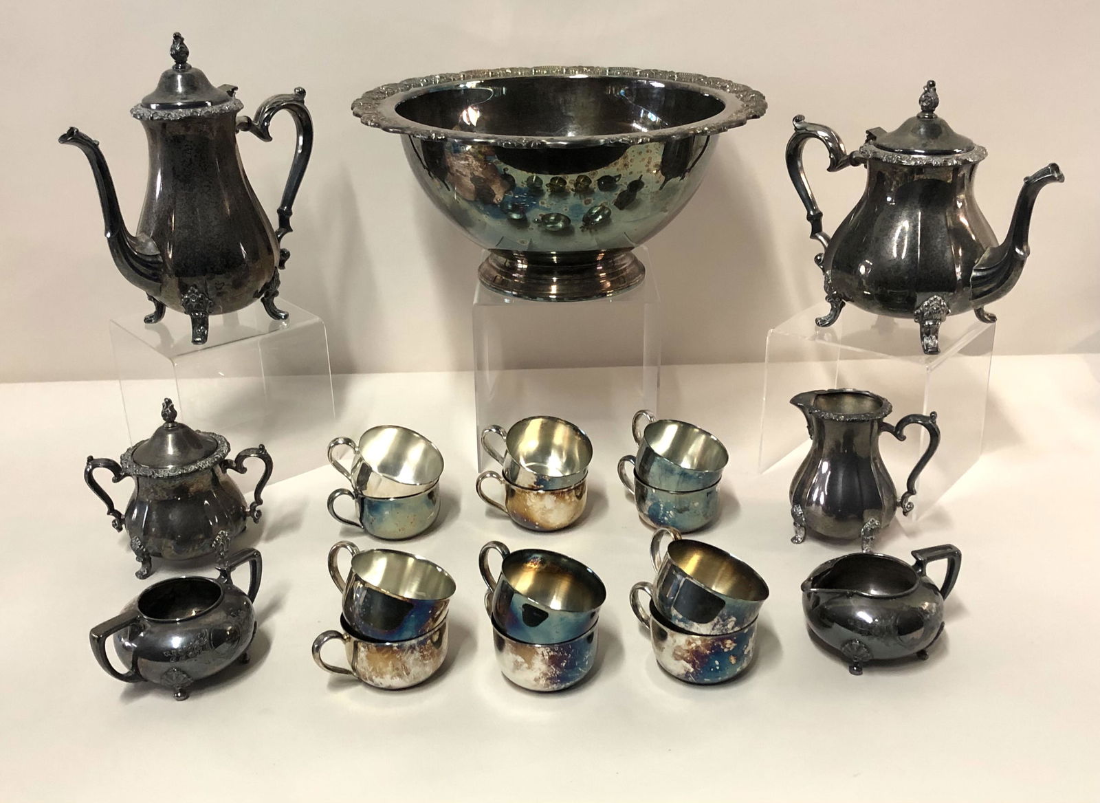 19 Pcs Silverplate Incl. Tea Service (1 of 11)
