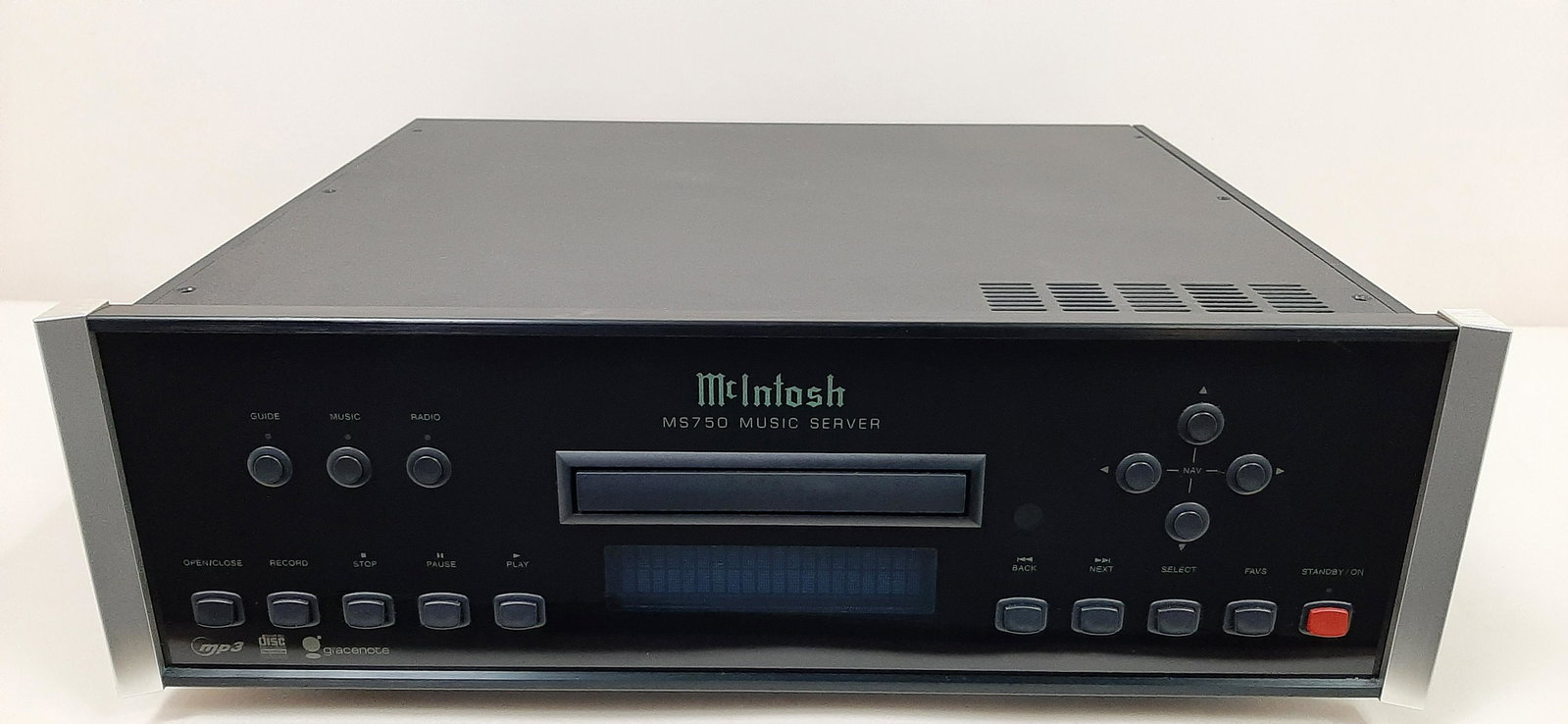 McIntosh MS750 Music Server: Powers on. Serial no. XU1091. 17-1/2" wide X 15-1/4" deep X 6" high. IMPORTANT: Before bidding, please read the terms and conditions. When you registered for the auction you agreed to these terms and 