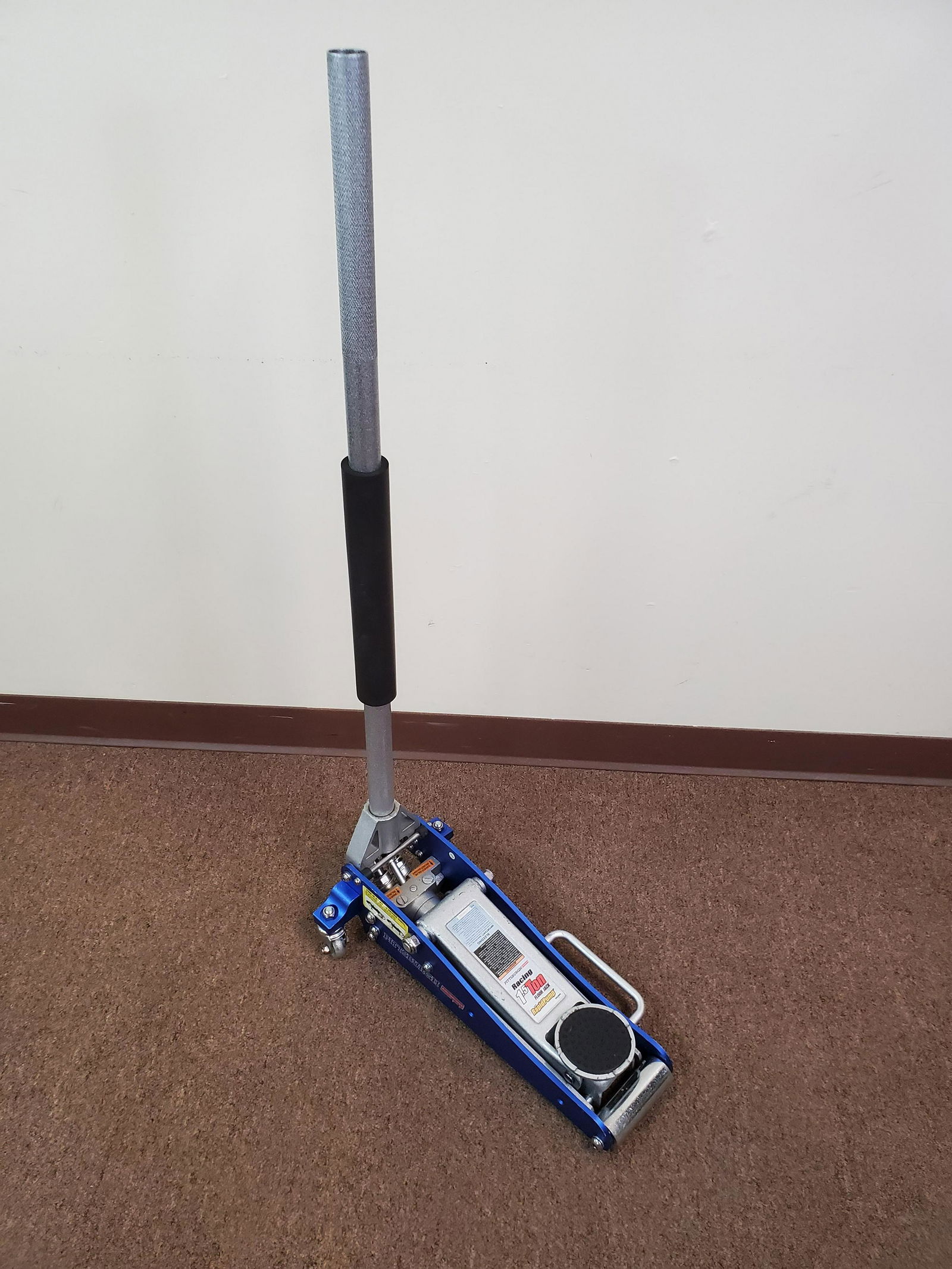 Pittsburg Racing 1.5 Ton Floor Jack & Jack Stands (1 of 5)