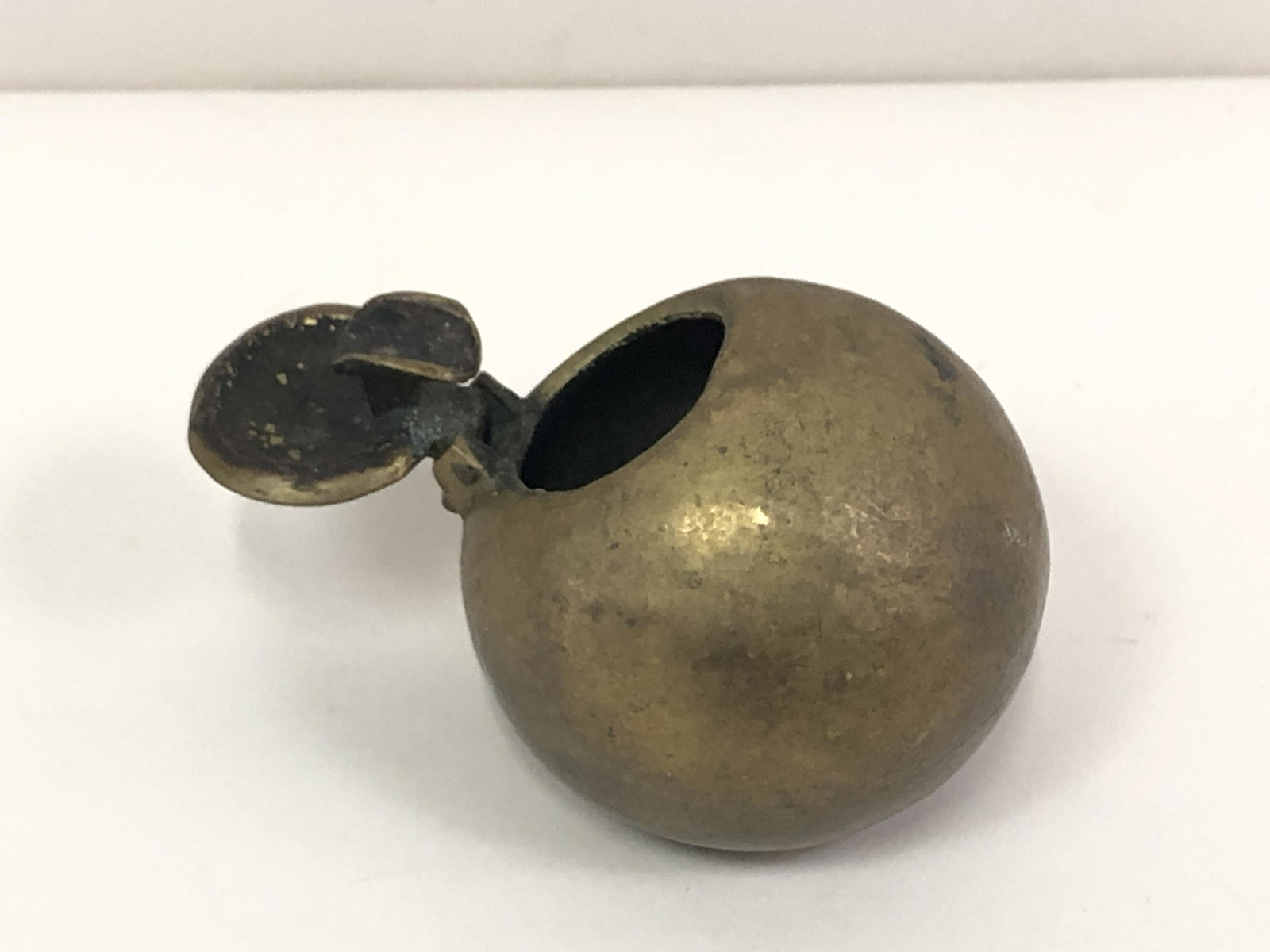 Vintage Almazan Ball Ashtray: Made in Spain. 3 1/4" high. IMPORTANT: Before bidding, please read the terms and conditions. When you registered for the auction you agreed to these terms and will be required to comply with them.