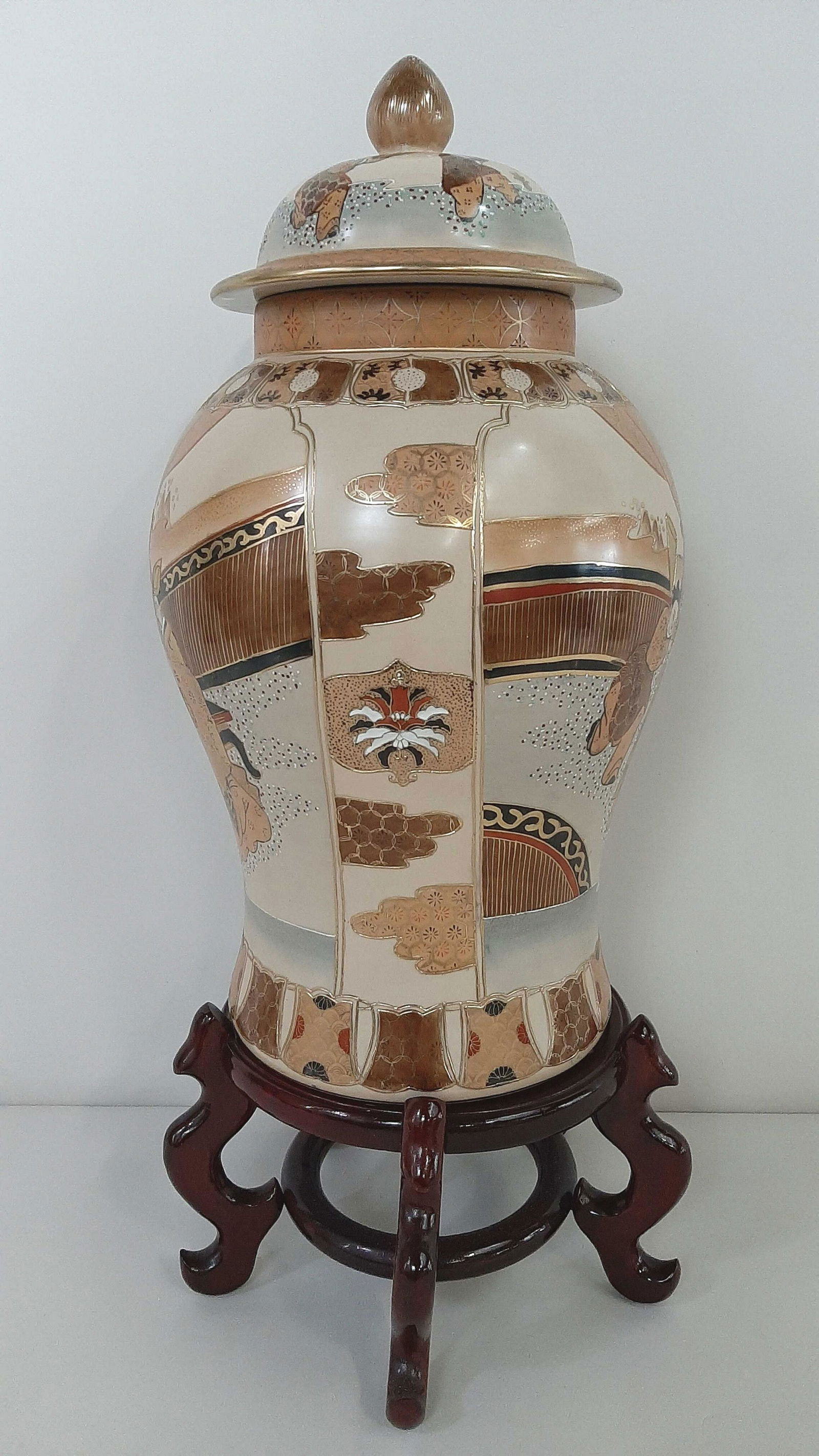 Large Satsuma Ginger Jar with Stand (1 of 6)