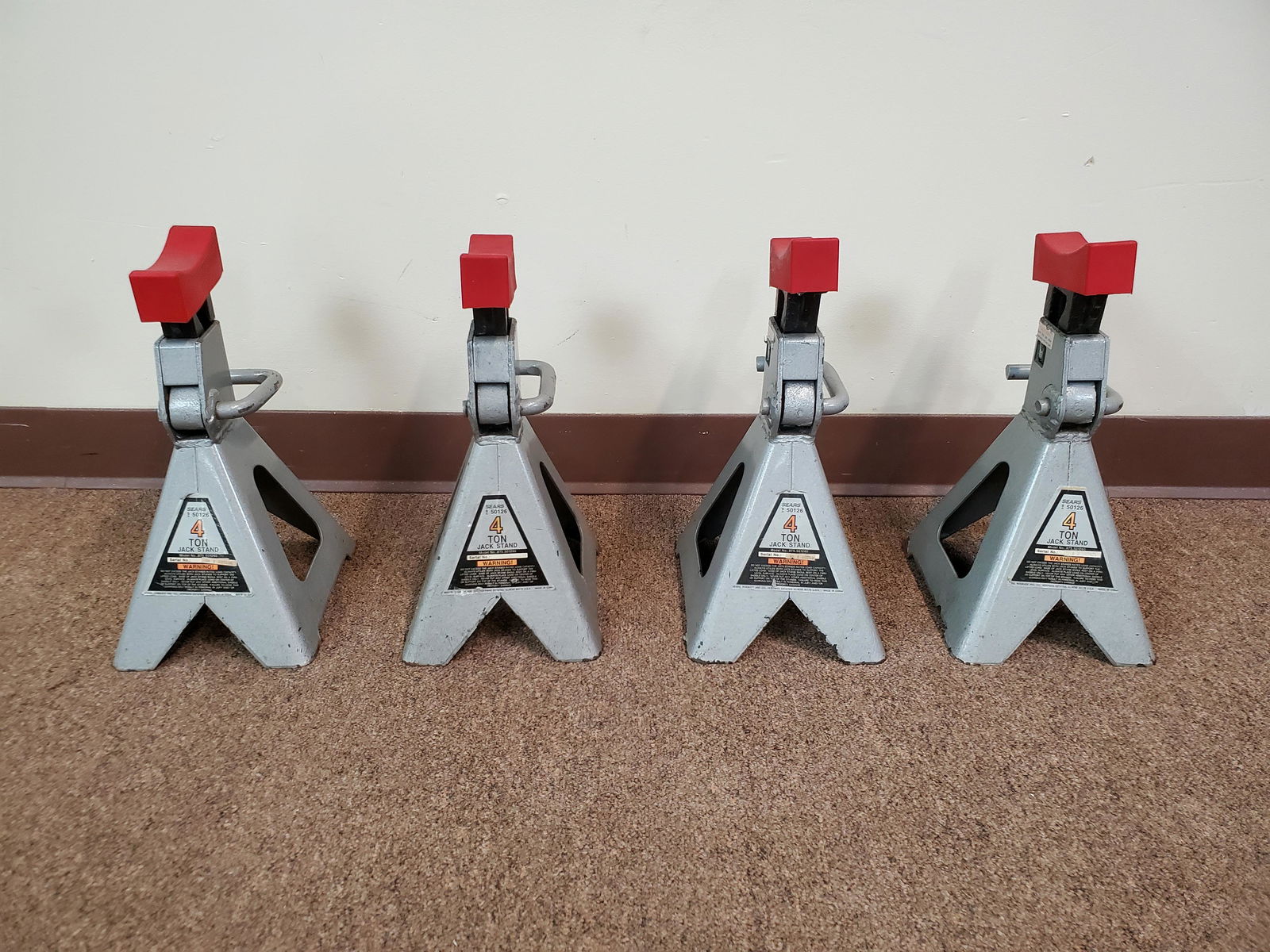 4 Sears 4 Ton Jack Stands (1 of 2)
