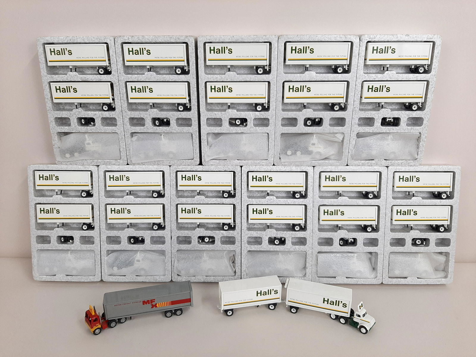 13 Winross Trucks incl. Hall's Double Trailers (1 of 4)