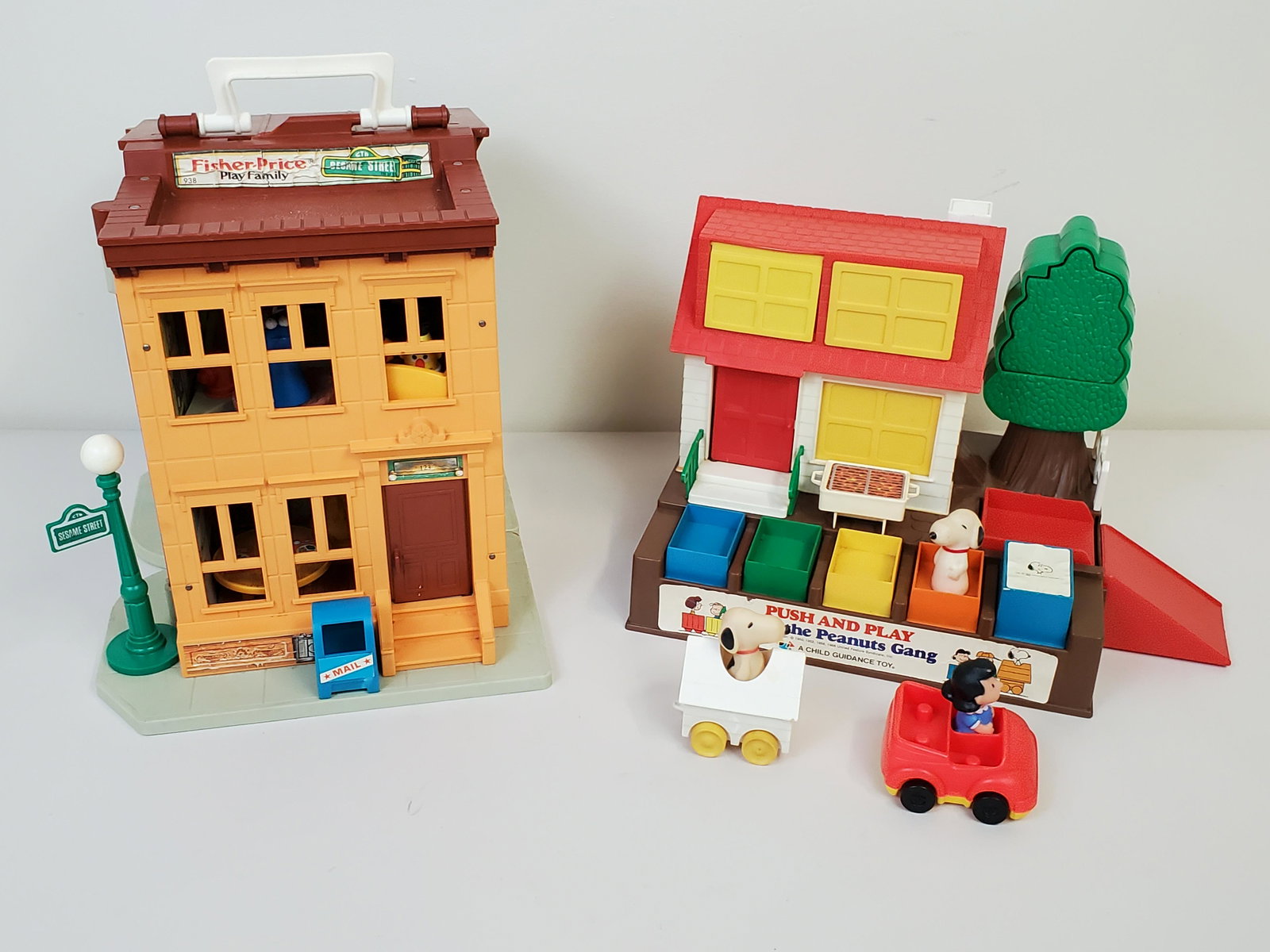 Vintage Seasame St & Snoopy Play Houses: Seasame St 21 3/4" wide X 6 1/4" deep X 11" high. Snoopy 13 3/4" wide X 8 3/4" deep X 9". IMPORTANT: Before bidding, please read the terms and conditions. When you registered for the auction you agree