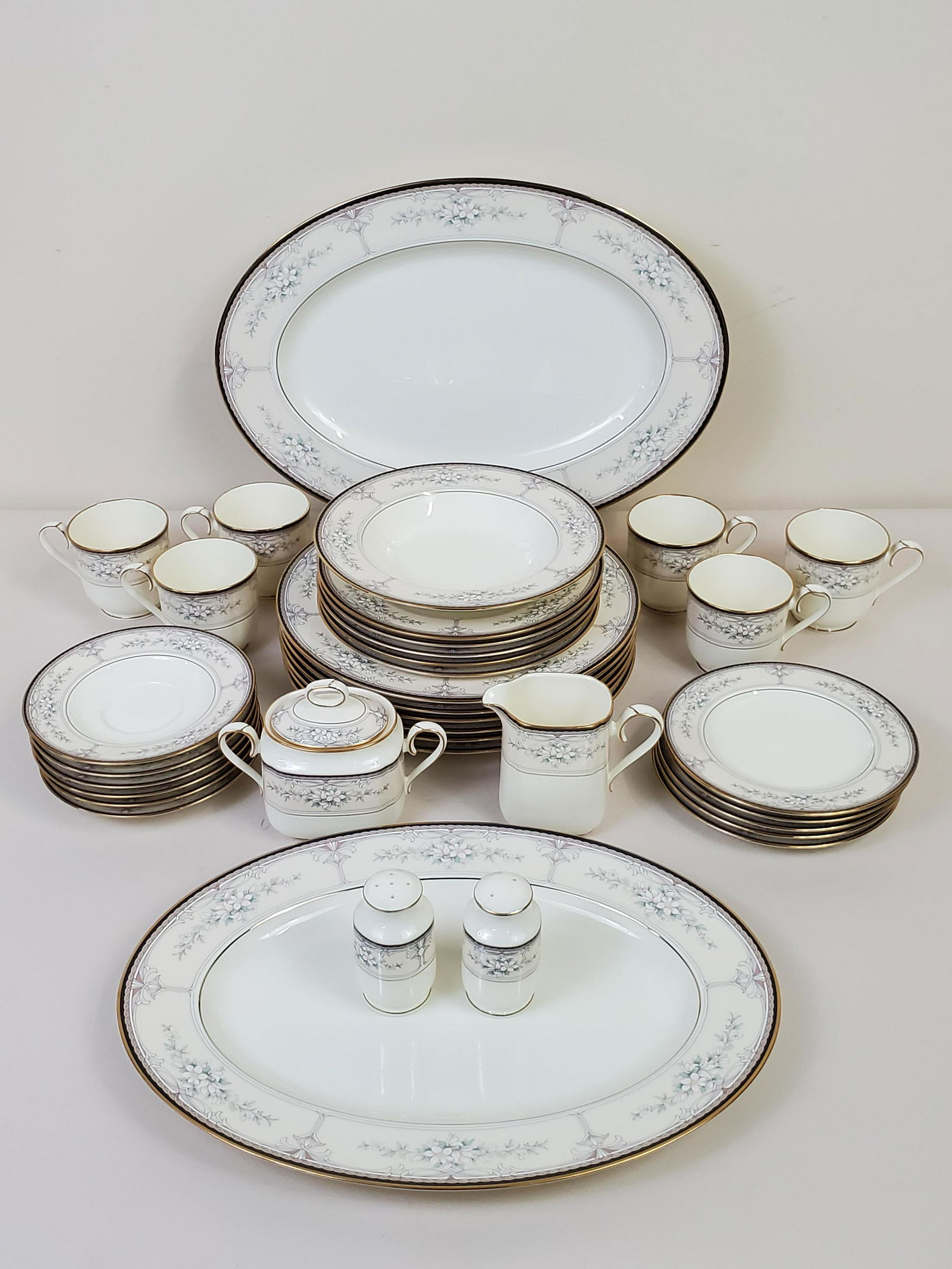 35 Pcs "Churchill" Noritake Dinnerware (1 of 5)