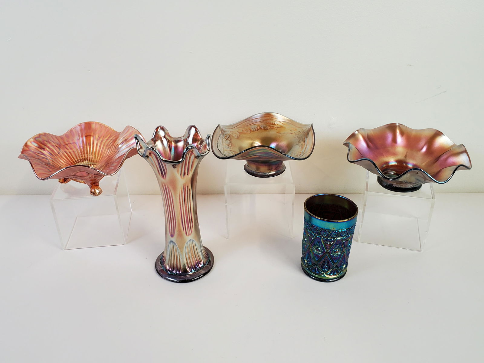 5 Pcs Carnival Glass Incl Vase (1 of 3)