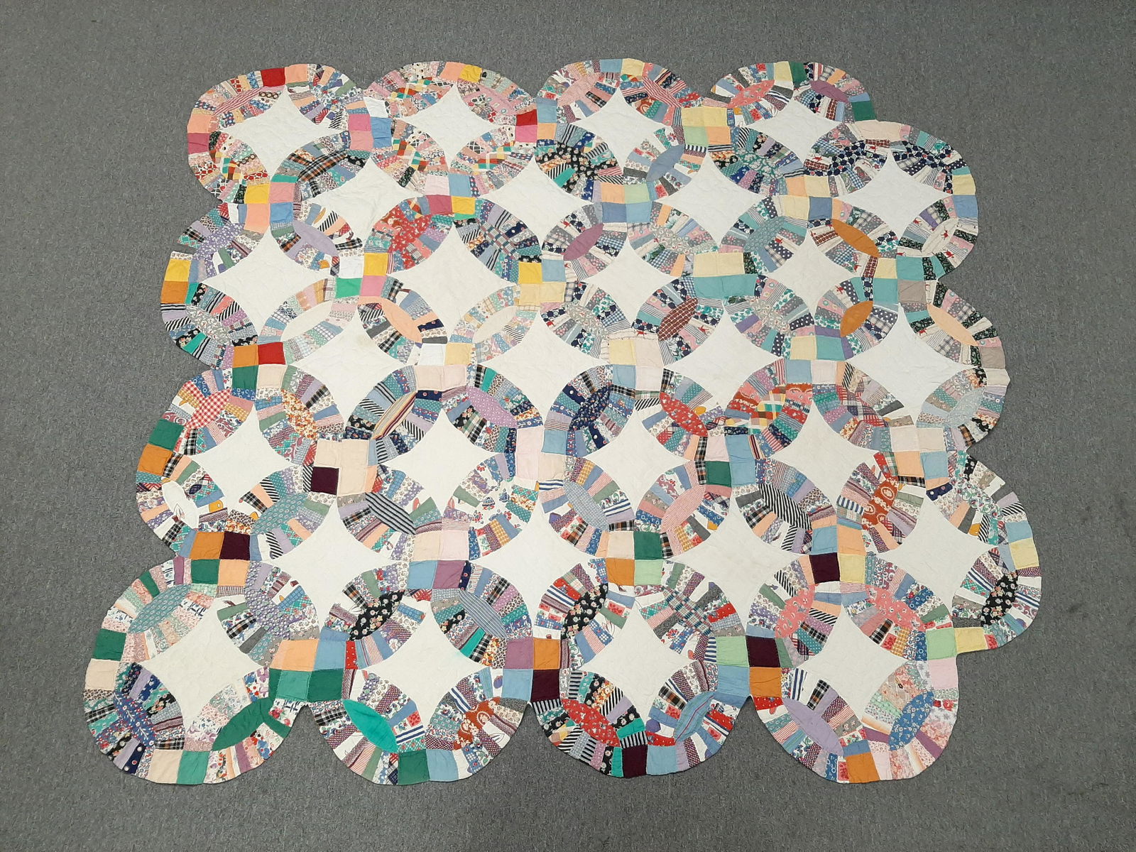 Antique Wedding Ring Quilt (1 of 4)