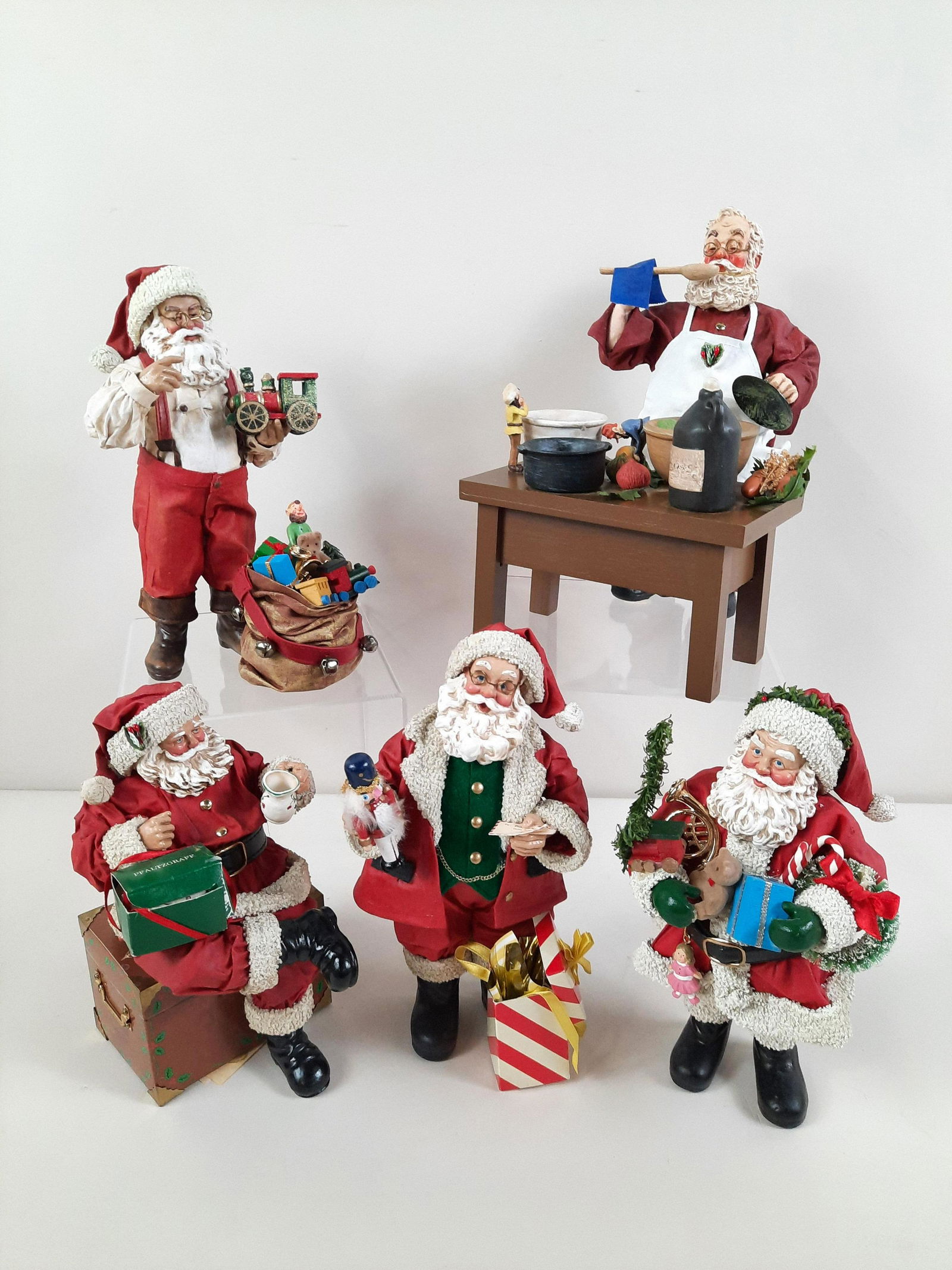 5 Clothtique Santa Figurines (1 of 7)