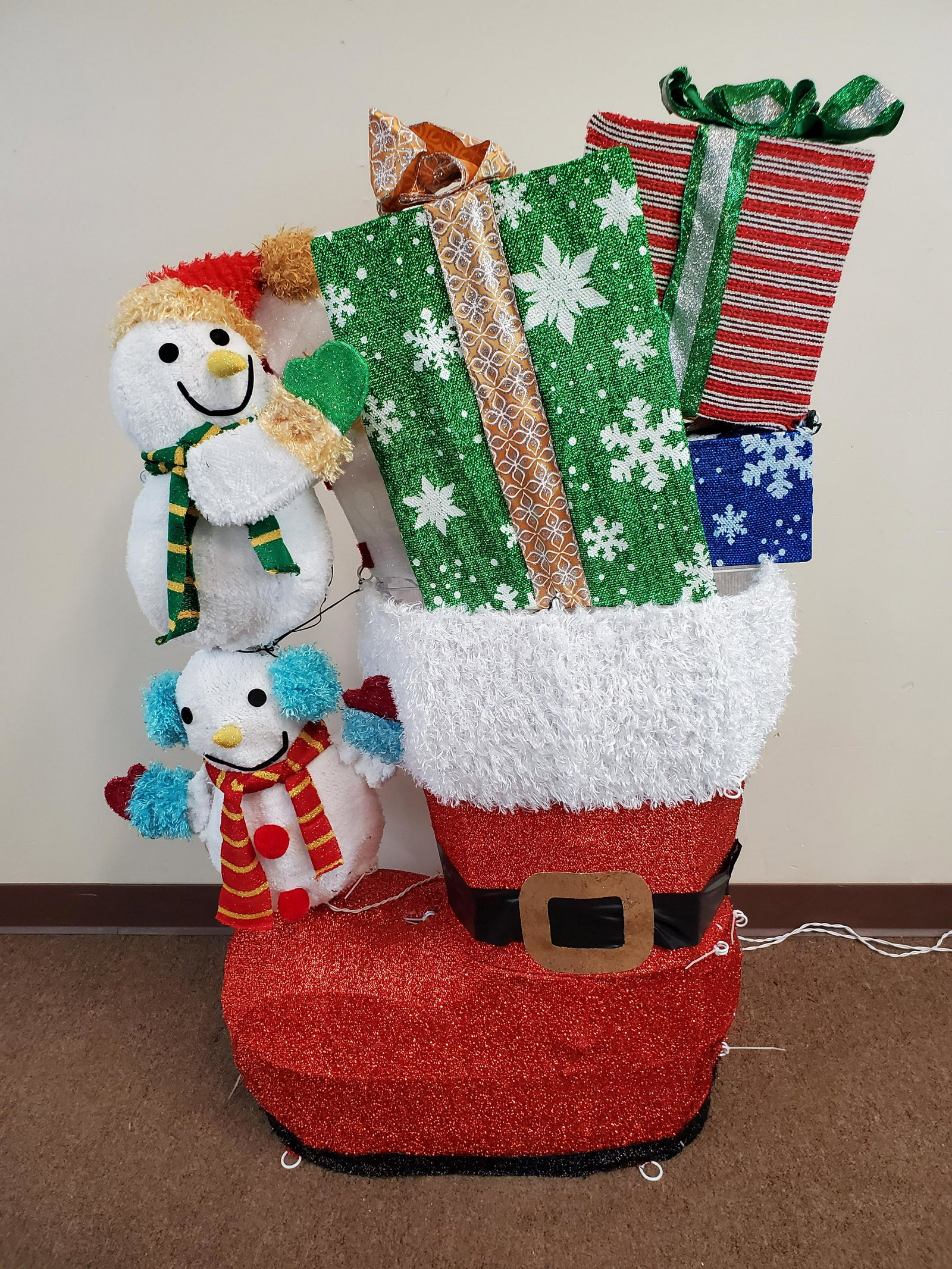 Snowman Christmas Lawn Ornament: 34" wide X 13" deep X 49" high. With working lights. IMPORTANT: Before bidding, please read the terms and conditions. When you registered for the auction you agreed to these terms and will be required