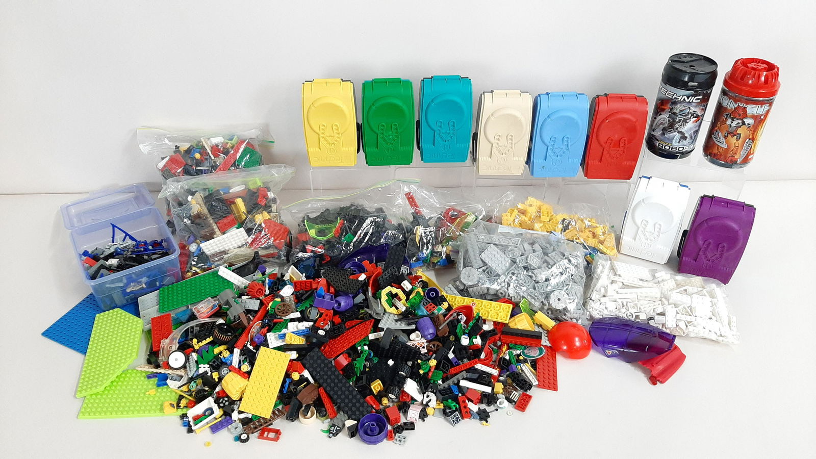 Large Lego Collection: Includes Technic and Bionicle Sets. IMPORTANT: Before bidding, please read the terms and conditions. When you registered for the auction you agreed to these terms and will be required to comply with t