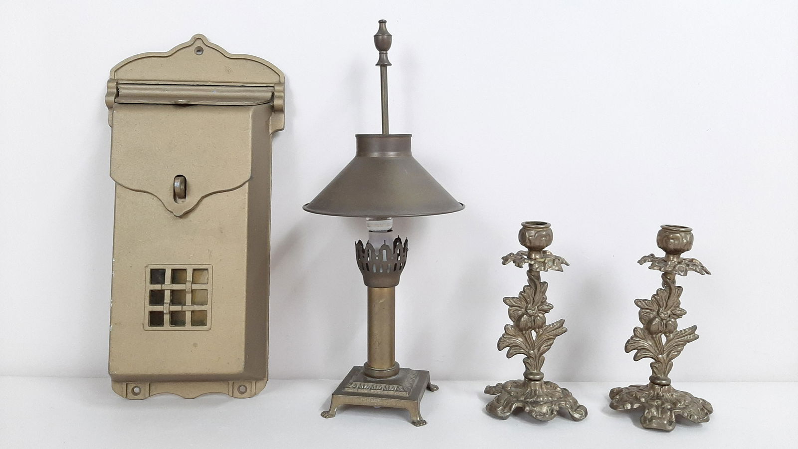 4 Pcs Brassware incl. H.B. Ives Letterbox (1 of 6)