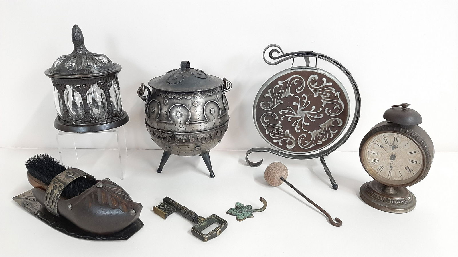 7 Pcs Decorative incl. Antique Brass Alarm Clock (1 of 4)