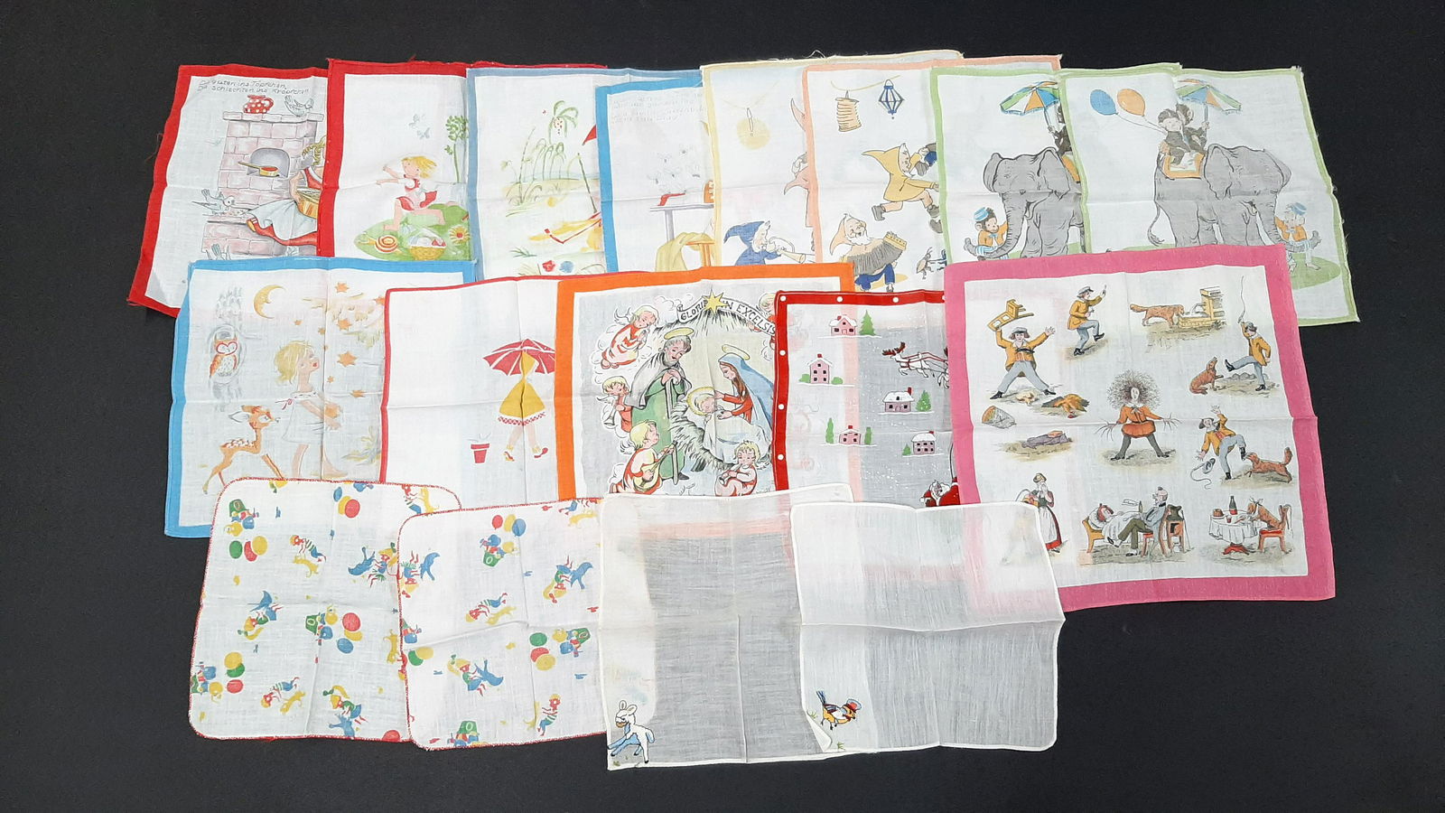 17 Children's Hand Kerchiefs incl. Christmas (1 of 3)