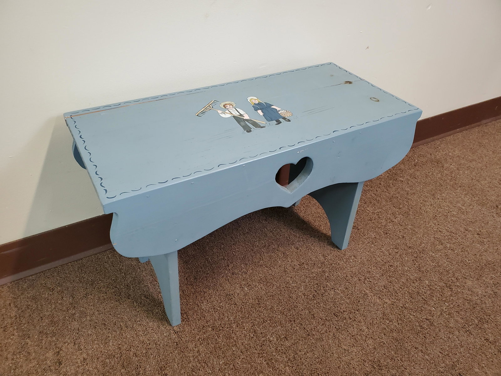 Painted Amish Bench: 24" wide X 10 3/4" deep X 14 1/2" high. Has two splits in top. IMPORTANT: Before bidding, please read the terms and conditions. When you registered for the auction you agreed to these terms and will b