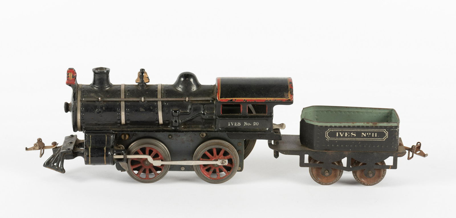 Ives #20 Cast Iron Engine with  #11 Tender (1 of 4)