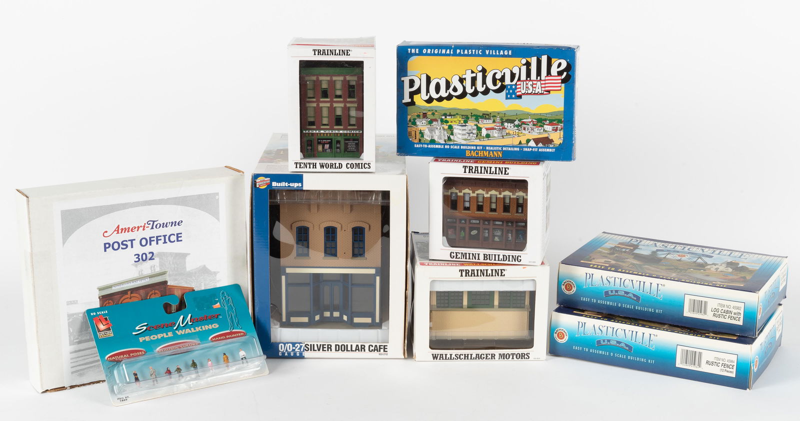 8 Model Railroad Accessories & Buildings (1 of 10)