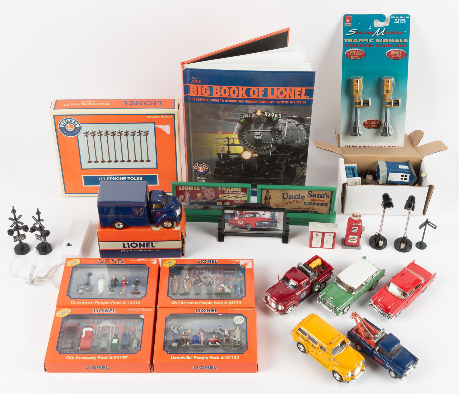 Collection of Model RR Items Incl Lionel (1 of 10)