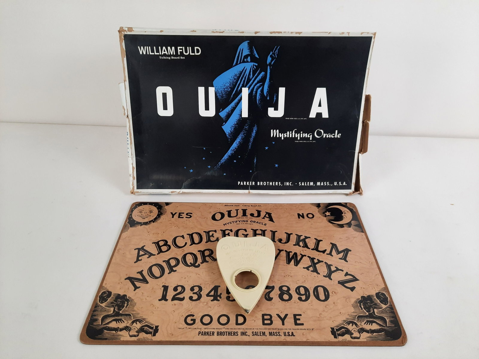 William Fuld Ouija Board: The Mystical Oracle. Box with some losses. Parker Brothers Manufacturing. IMPORTANT: Before bidding, please read the terms and conditions. When you registered for the auction you agreed to these terms