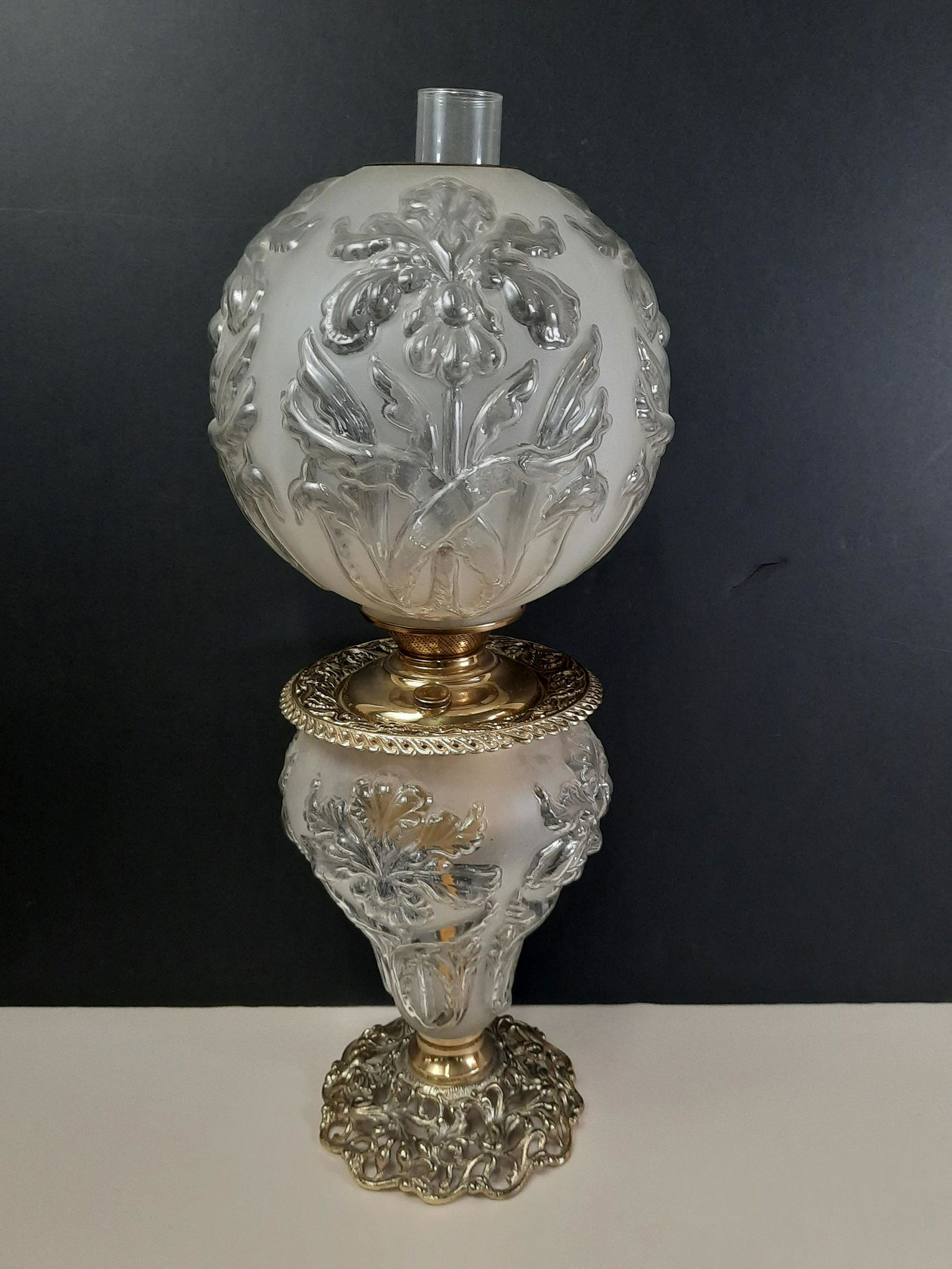 Floral Frosted Gone With The Wind Lamp: Working. 11" diameter x 28" high. IMPORTANT: Before bidding, please read the terms and conditions. When you registered for the auction you agreed to these terms and will be required to comply with the
