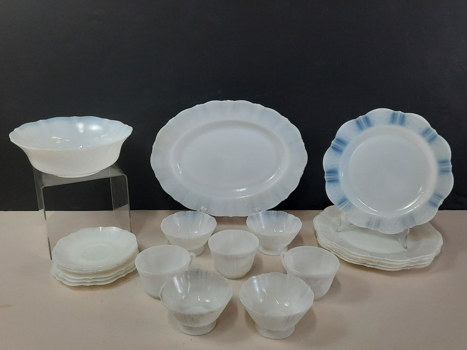 21 Pcs Depression Dinnerware (1 of 3)