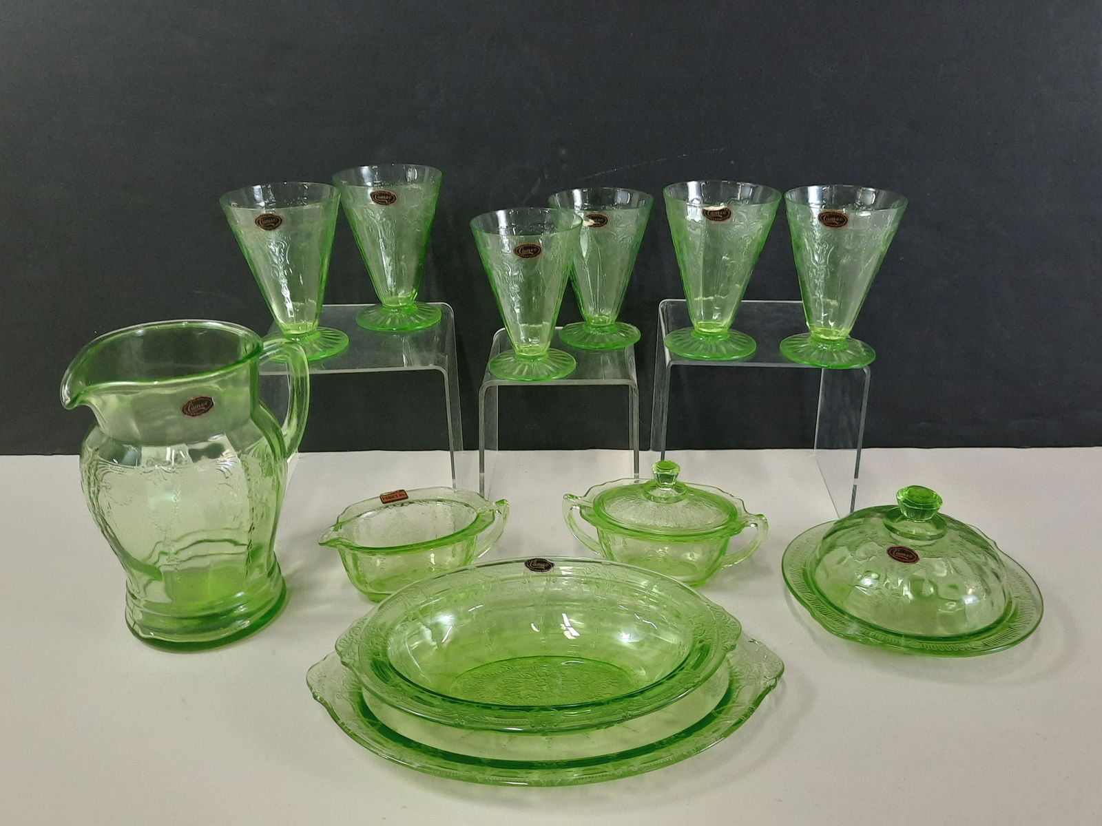 12 Pcs Green Depression Glass incl Cameo (1 of 4)