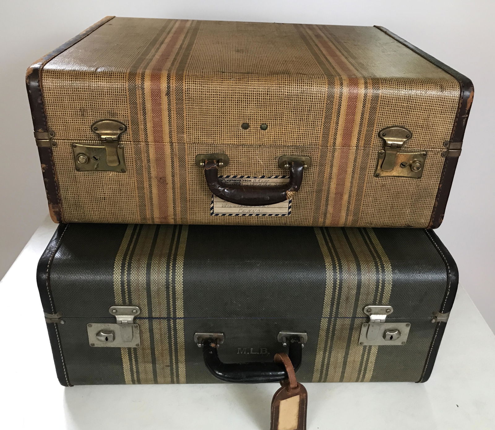 2 Vintage Suitcases (1 of 3)