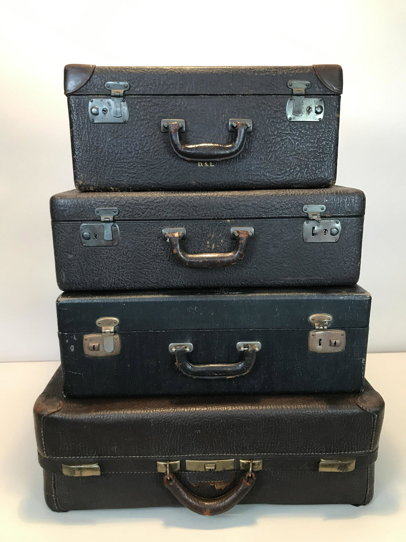 3 Vint Suitcases & Picnic Set: Largest suitcase 24” wide IMPORTANT: Before bidding, please read the terms and conditions. When you registered for the auction you agreed to these terms and will be required to comply with them.